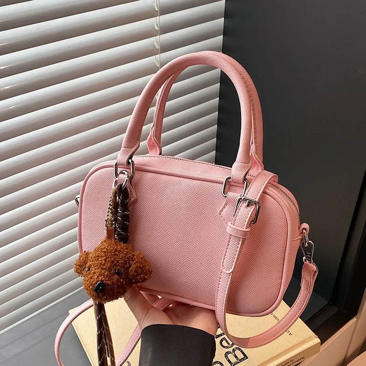 2025 Feather-Accent Handbag - Minimalist Shoulder Purse for Women, Solid Color Office Chic Crossbody Bag
2025 Feather-Accent Handbag - Minimalist Shoulder Purse for Women, Solid Color Office Chic Crossbody Bag