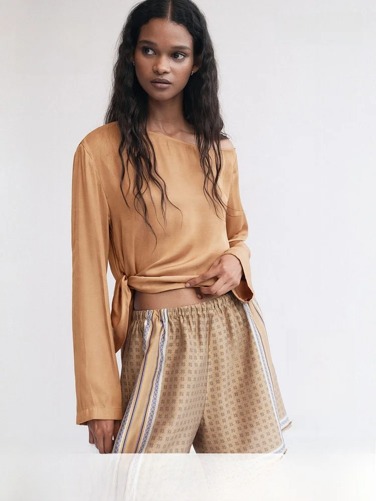H&M Summer New Women's Single Shoulder Belt Design Shirt Asymmetrical Long Sleeve Casual Style Polyester Fiber Gathered Neck
H&M Summer New Women's Single Shoulder Belt Design Shirt Asymmetrical Long Sleeve Casual Style Polyester Fiber Gathered Neck