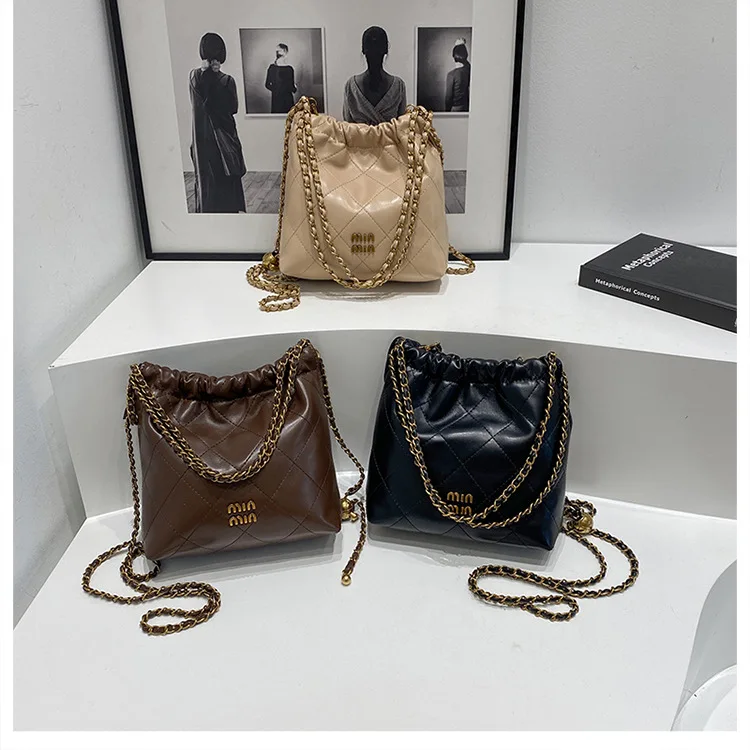 2025 New Niche Versatile Underarm Bag Simple Design, Mass Texture Chain, Magnetic Buckle, Large Capacity Messenger Bag for Women
2025 New Niche Versatile Underarm Bag Simple Design, Mass Texture Chain, Magnetic Buckle, Large Capacity Messenger Bag for Women