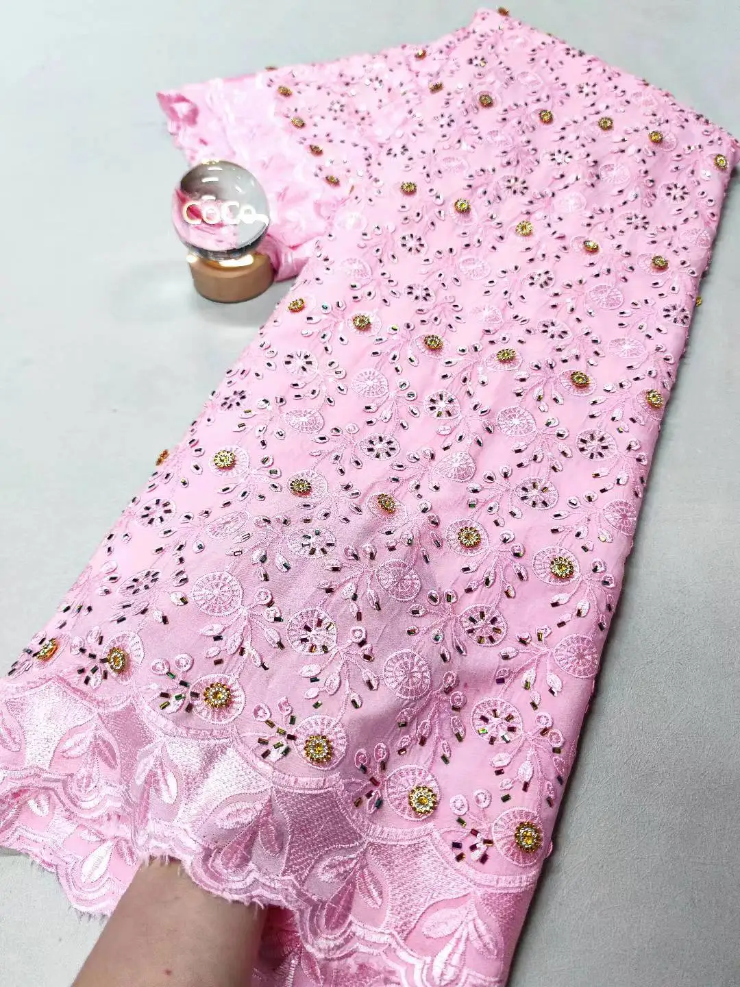 2025 Высококачественная африканская нигерийская хлопковая кружевная ткань с блестками и вышивкой, тюль для свадебного платья, шифон XL088, 5 ярдов
2025 Высококачественная африканская нигерийская хлопковая кружевная ткань с блестками и вышивкой, тюль для свадебного платья, шифон XL088, 5 ярдов