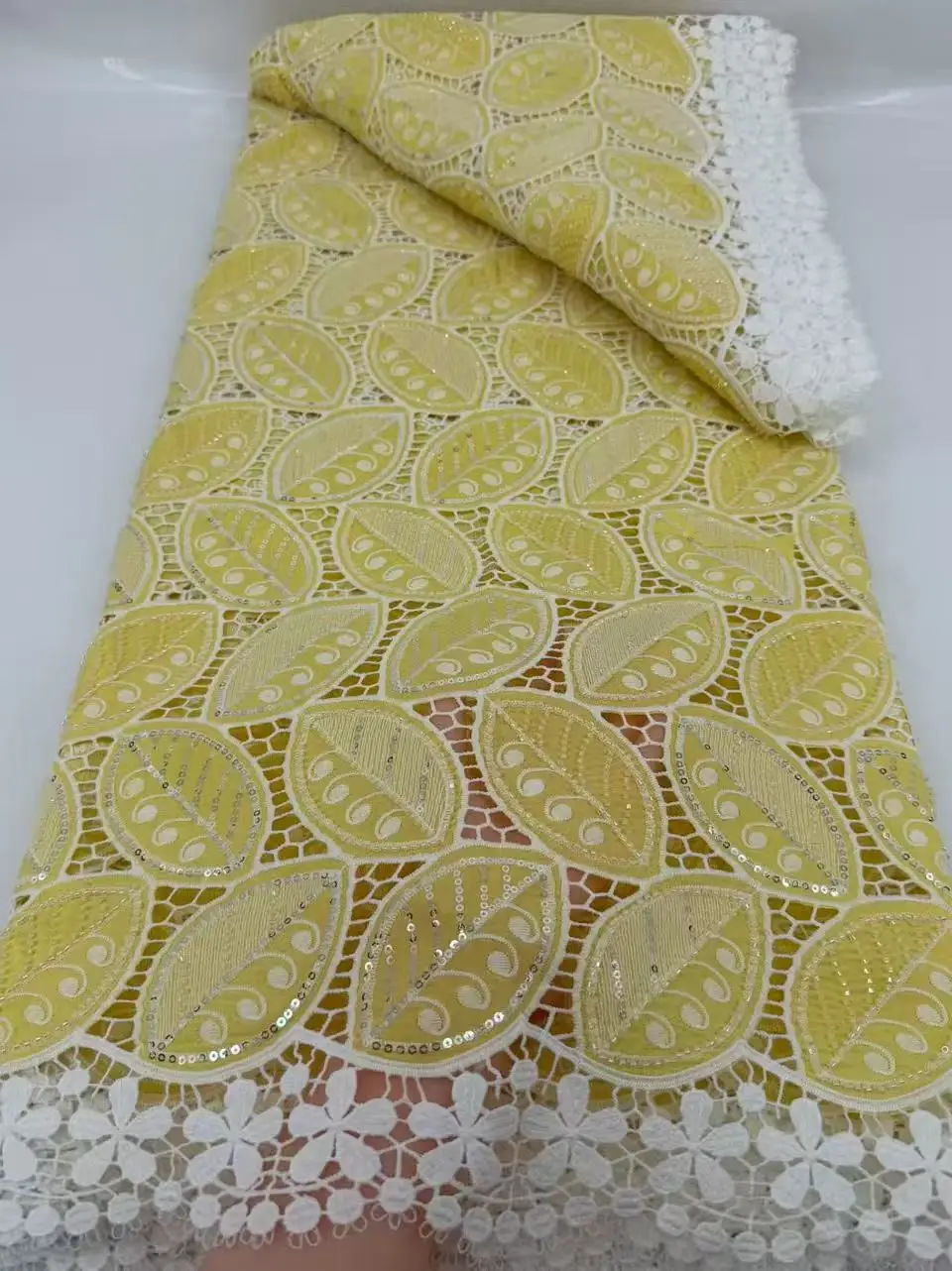 Luxury Elegant Guipure Cord Lace Fabric Water Soluble Floral Embroidery Hollow Out High Quality Women Party Wedding Material
Luxury Elegant Guipure Cord Lace Fabric Water Soluble Floral Embroidery Hollow Out High Quality Women Party Wedding Material