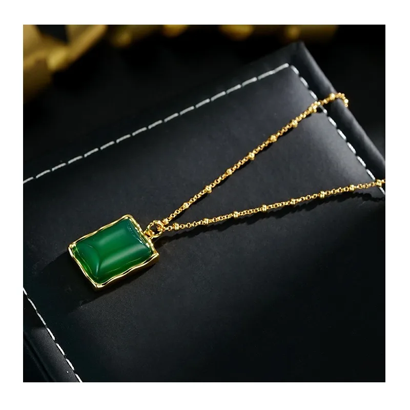 Online Explosion Green Natural Stone Small Square Pendant Necklace Small Fresh Temperament High-end Necklace
Online Explosion Green Natural Stone Small Square Pendant Necklace Small Fresh Temperament High-end Necklace
