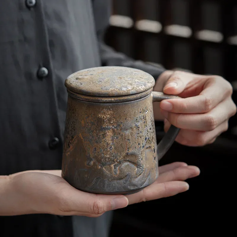 Japanese Retro Pottery Ceramic Mug Kiln Change Gilded Tea Cup with Tea Strainer High Quality Office Mug Household Tea Cup
Japanese Retro Pottery Ceramic Mug Kiln Change Gilded Tea Cup with Tea Strainer High Quality Office Mug Household Tea Cup