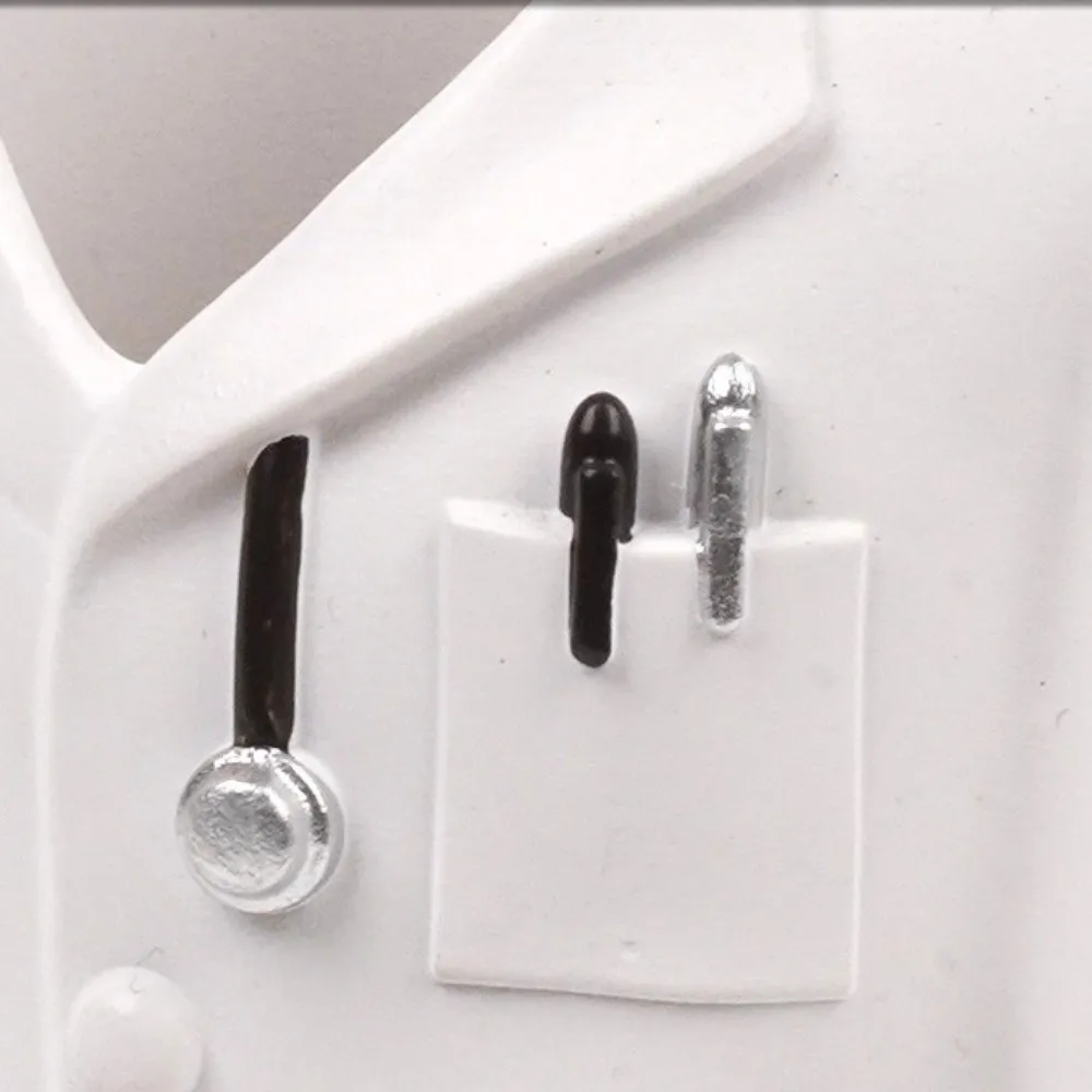 Creative Resin White Coat Pen Holder Unique Novelty Dried Flower Vase Decoration White Cylinder Art Themed Storage Crafts
Creative Resin White Coat Pen Holder Unique Novelty Dried Flower Vase Decoration White Cylinder Art Themed Storage Crafts