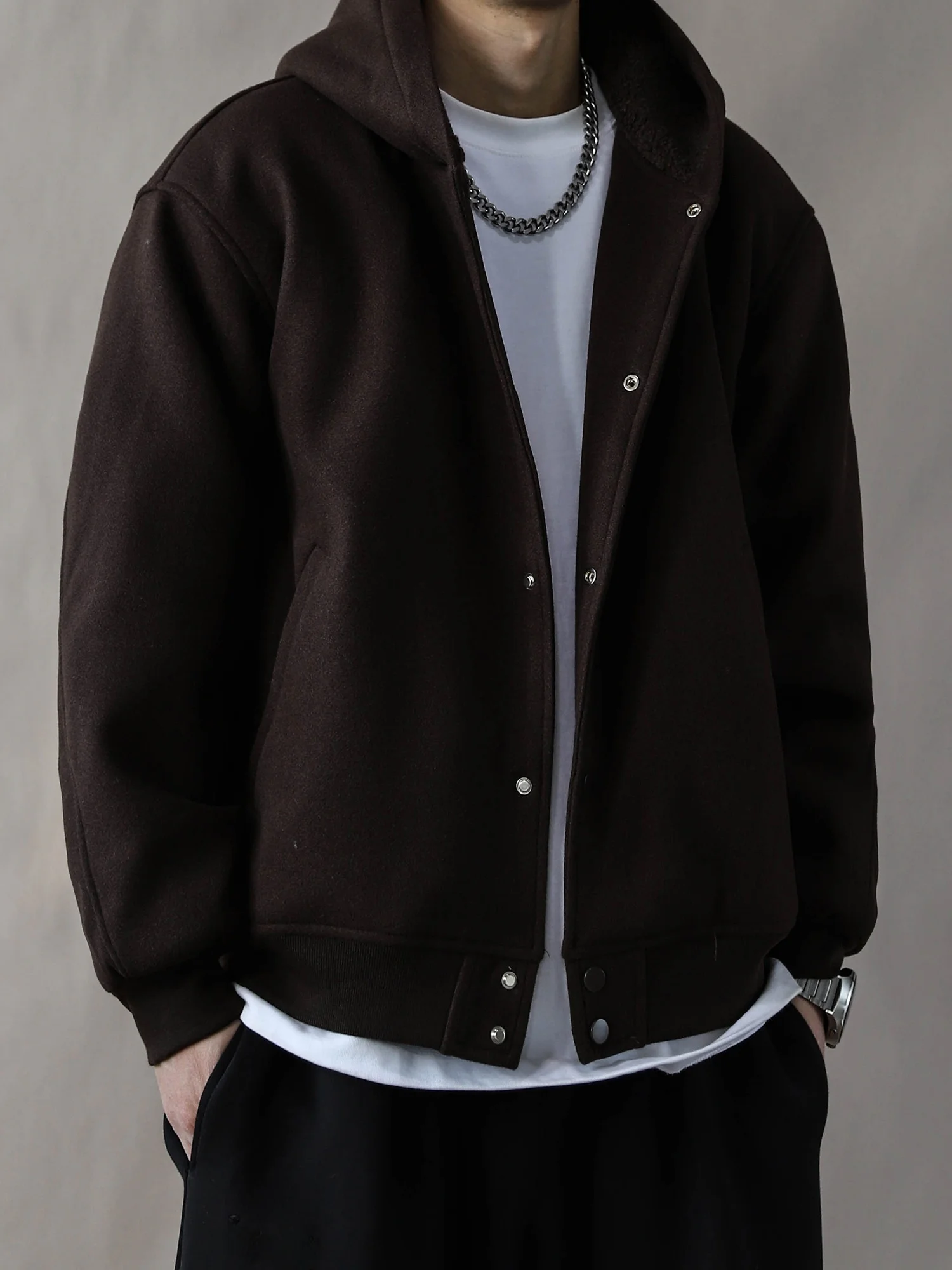 Мужской свободный повседневный кардиган с капюшоном в американском ретро-стиле, хлопковая куртка, новинка 2025 года, осенне-зимний тренд, цвет кофе, полиэстер
Мужской свободный повседневный кардиган с капюшоном в американском ретро-стиле, хлопковая куртка, новинка 2025 года, осенне-зимний тренд, цвет кофе, полиэстер