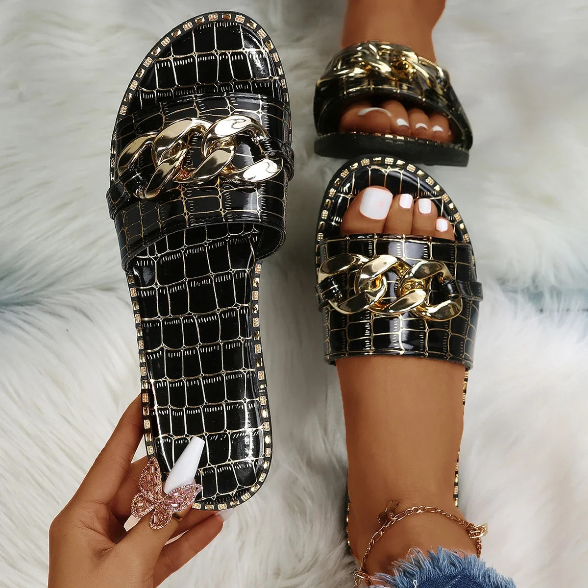 Women Slippers 2024 New Summer Fashion Flats Sandals Plus Size Open Toe Women Slippers Metal Chain Beach Slippers Slides Women
Women Slippers 2024 New Summer Fashion Flats Sandals Plus Size Open Toe Women Slippers Metal Chain Beach Slippers Slides Women