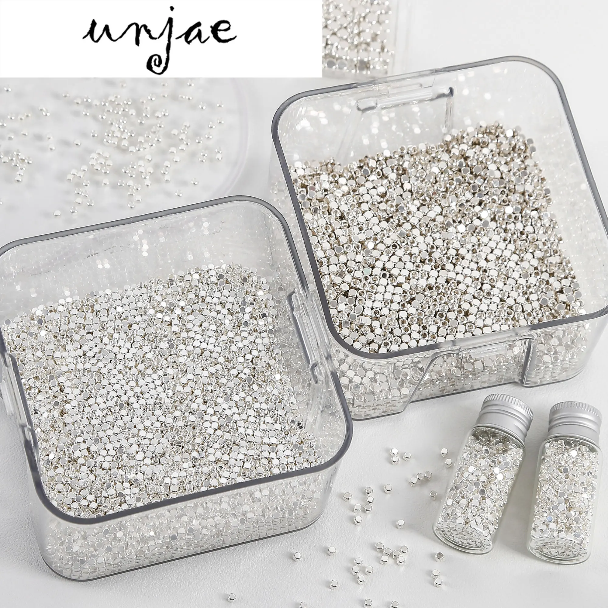 Broken silver a few wild color-preserving thick silver square beads scattered beaded necklace bracelet material accessories.
Broken silver a few wild color-preserving thick silver square beads scattered beaded necklace bracelet material accessories.