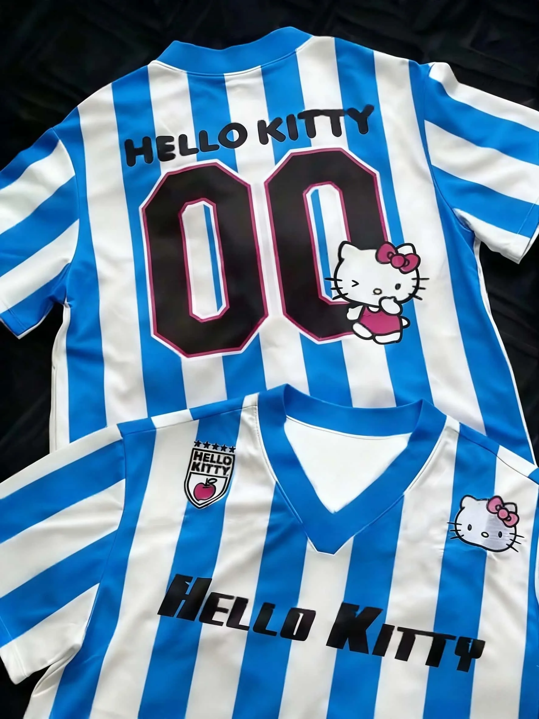 Sanrio Hello Kitty Series Girls' American Street Style Summer T-shirt, Adult and Children's V-neck Sports Top Family Outfit
Sanrio Hello Kitty Series Girls' American Street Style Summer T-shirt, Adult and Children's V-neck Sports Top Family Outfit