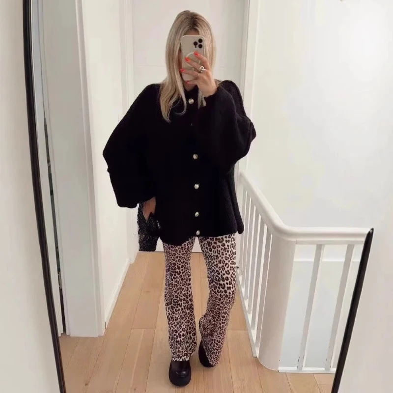 Cross-border European American Clothing Comfortable, Beautiful Temperament Gentle Personality Metal Button Cardigan Sweater
Cross-border European American Clothing Comfortable, Beautiful Temperament Gentle Personality Metal Button Cardigan Sweater