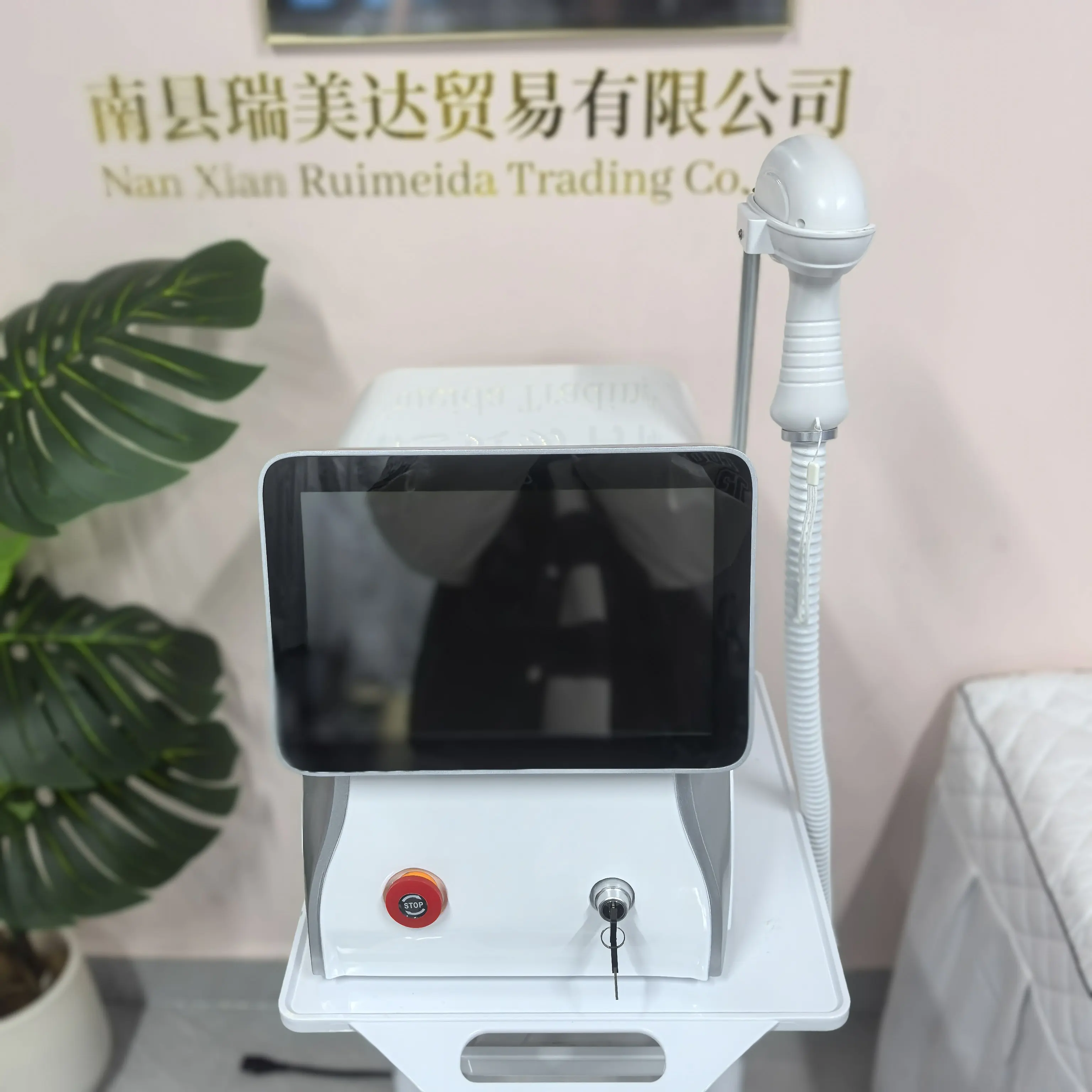 Professional Diode Ice Titanium Laser Hair Removal Machine Portable 808 755 1064 Alexandrite Device 3 Waves Permanent Removal
Professional Diode Ice Titanium Laser Hair Removal Machine Portable 808 755 1064 Alexandrite Device 3 Waves Permanent Removal