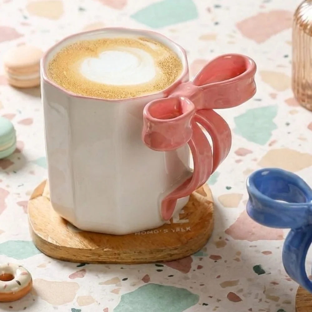 340ml Elegant Ceramic Coffee Mug Non-Slip Bottom Bowknot Tea Cup Anti-Scald Handle Milk Drinking Cup Home Decorations Tableware
340ml Elegant Ceramic Coffee Mug Non-Slip Bottom Bowknot Tea Cup Anti-Scald Handle Milk Drinking Cup Home Decorations Tableware