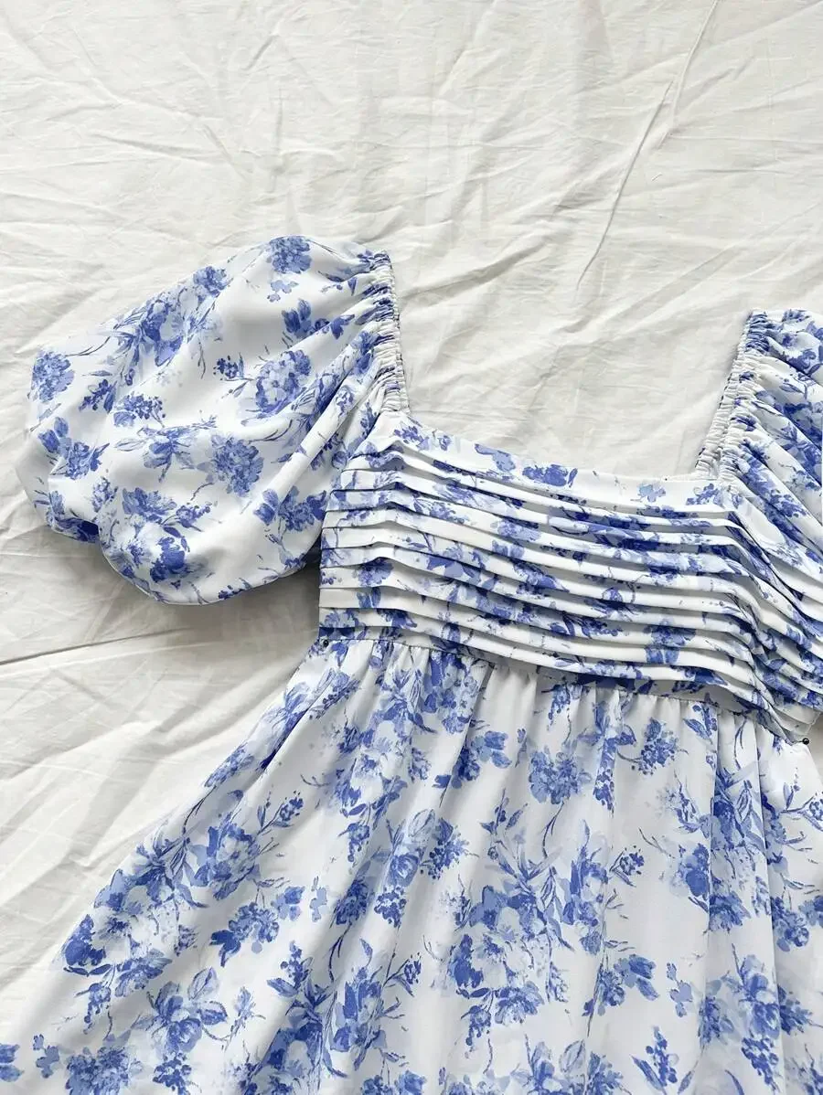 Blue And White Floral A-Line Dress With Puff Sleeve Square Neck
Blue And White Floral A-Line Dress With Puff Sleeve Square Neck