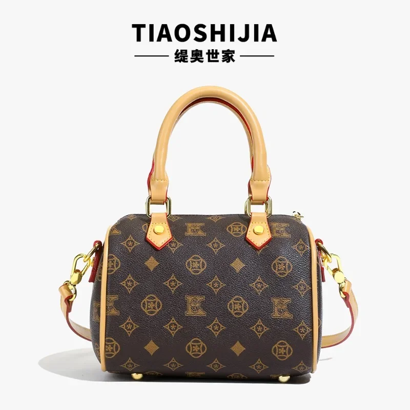 Stylish Designer Classic Diaper Bag A Large Capacity Solid Color Leather Tote Bag For Elegant Luxury Women
Stylish Designer Classic Diaper Bag A Large Capacity Solid Color Leather Tote Bag For Elegant Luxury Women