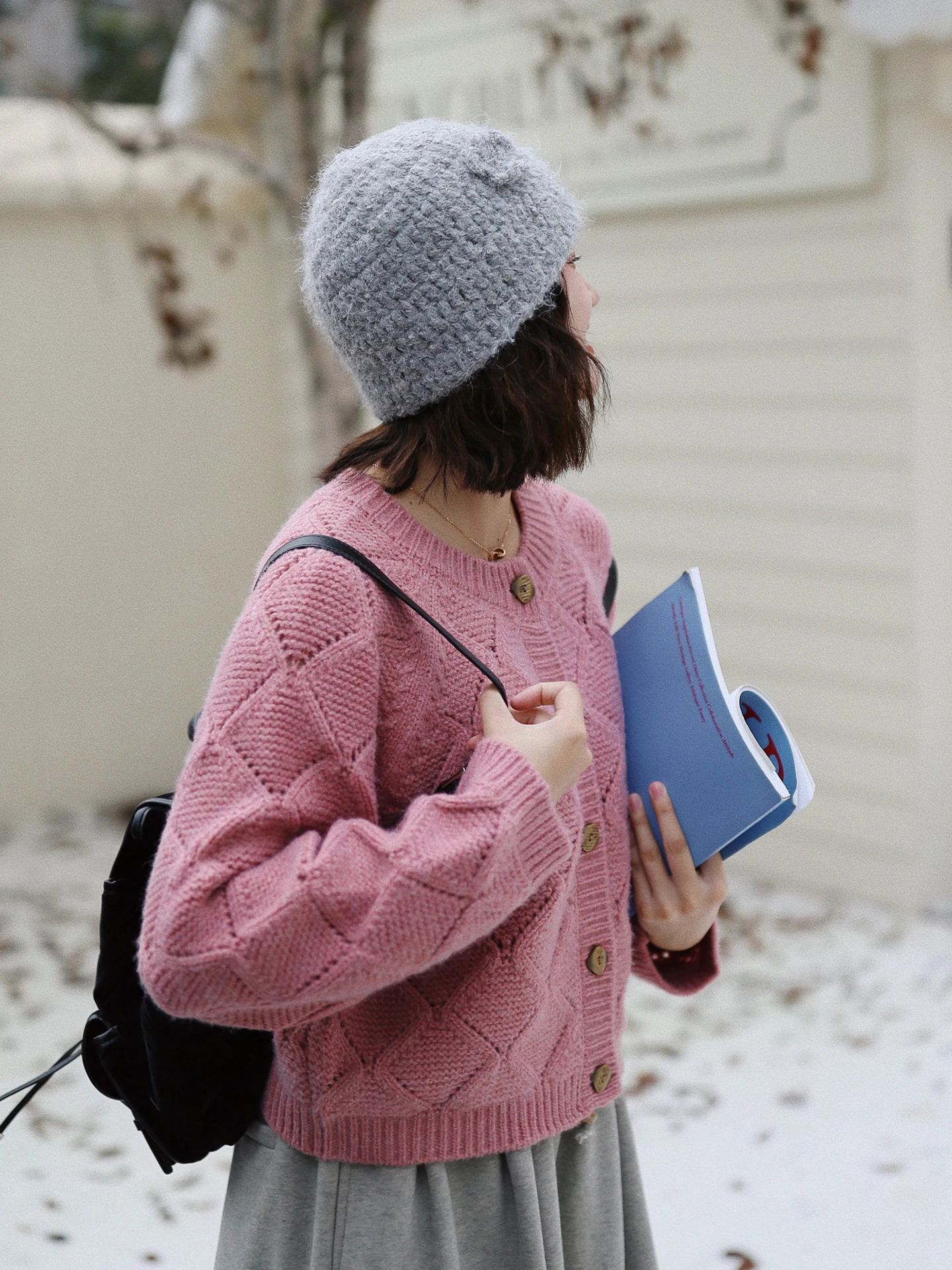 Hua Ji C087 женский клубнично-розовый вязаный открытый кардиган, свободный ажурный круглый свитер Ne, милый зимний свитер, Новое поступление
Hua Ji C087 женский клубнично-розовый вязаный открытый кардиган, свободный ажурный круглый свитер Ne, милый зимний свитер, Новое поступление