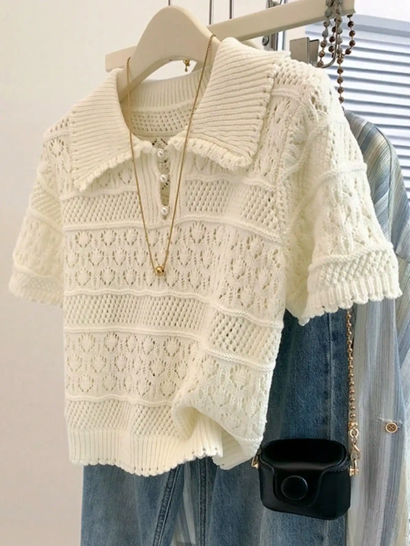 Women's White Polo Collar Hollow Out Crochet Knit Top Summer Casual Short Sleeve Cropped Blouse with Pearl Button
Women's White Polo Collar Hollow Out Crochet Knit Top Summer Casual Short Sleeve Cropped Blouse with Pearl Button