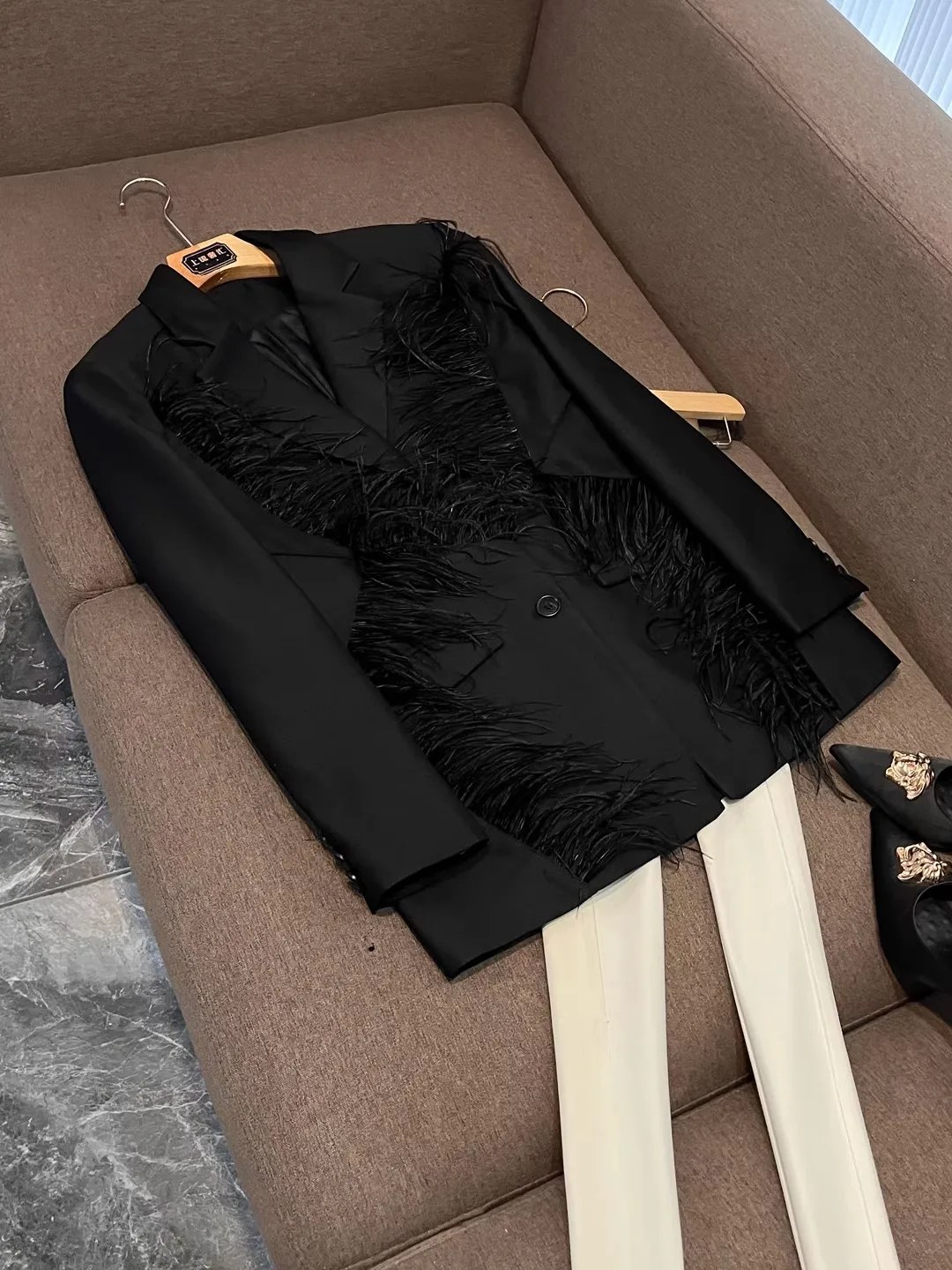 2025 Autumn New Women's Tassel Suit Street Sle Personali Design Long Sve European Sle Pure Color Double Breasted Coat
2025 Autumn New Women's Tassel Suit Street Sle Personali Design Long Sve European Sle Pure Color Double Breasted Coat