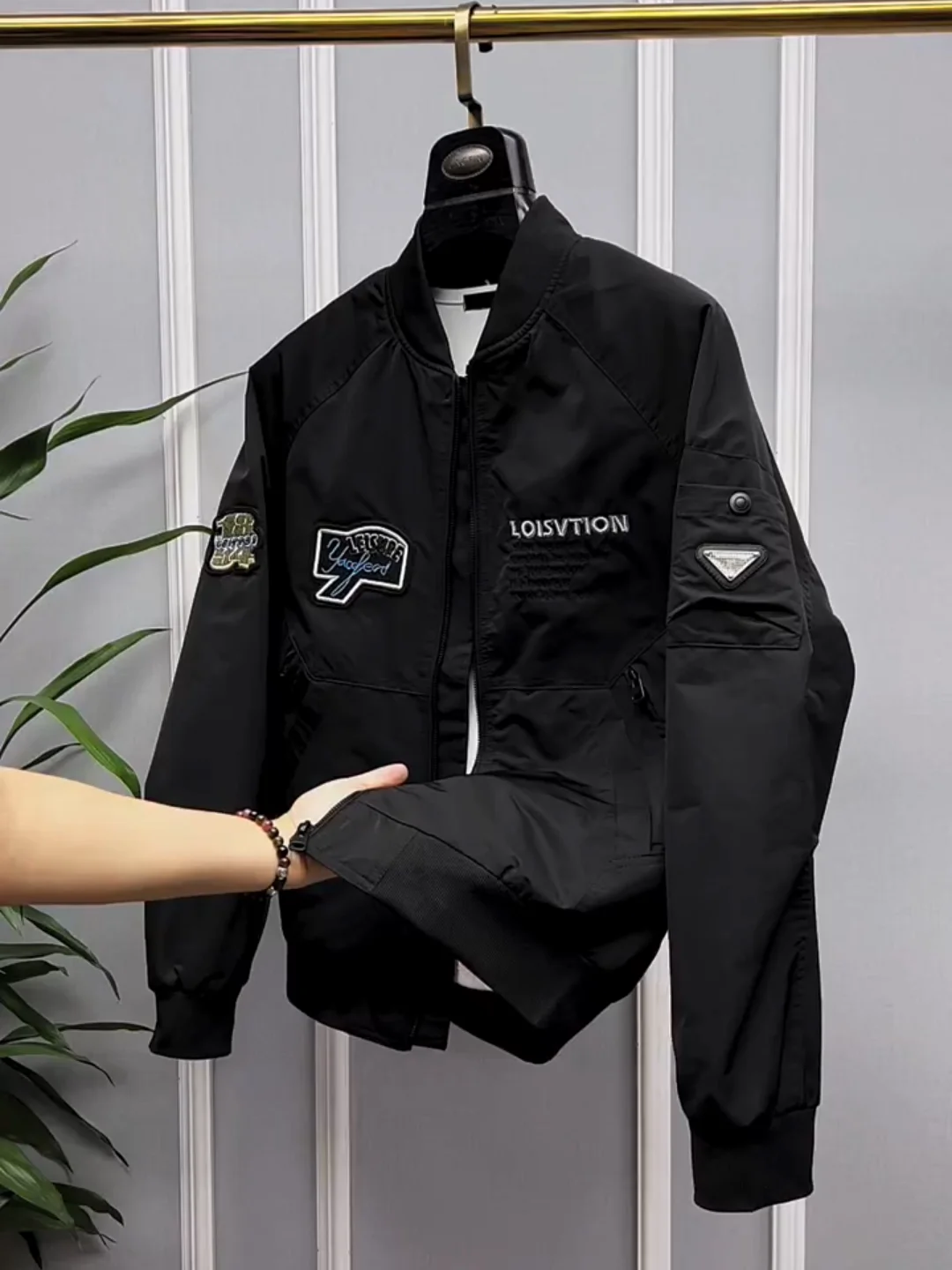 Spring 2026 Men's New Quality Baseball Collar Jacket Outerwear Stylish Versatile Trendy High-Quality Premium Feel Cool Person...
Spring 2026 Men's New Quality Baseball Collar Jacket Outerwear Stylish Versatile Trendy High-Quality Premium Feel Cool Person...
