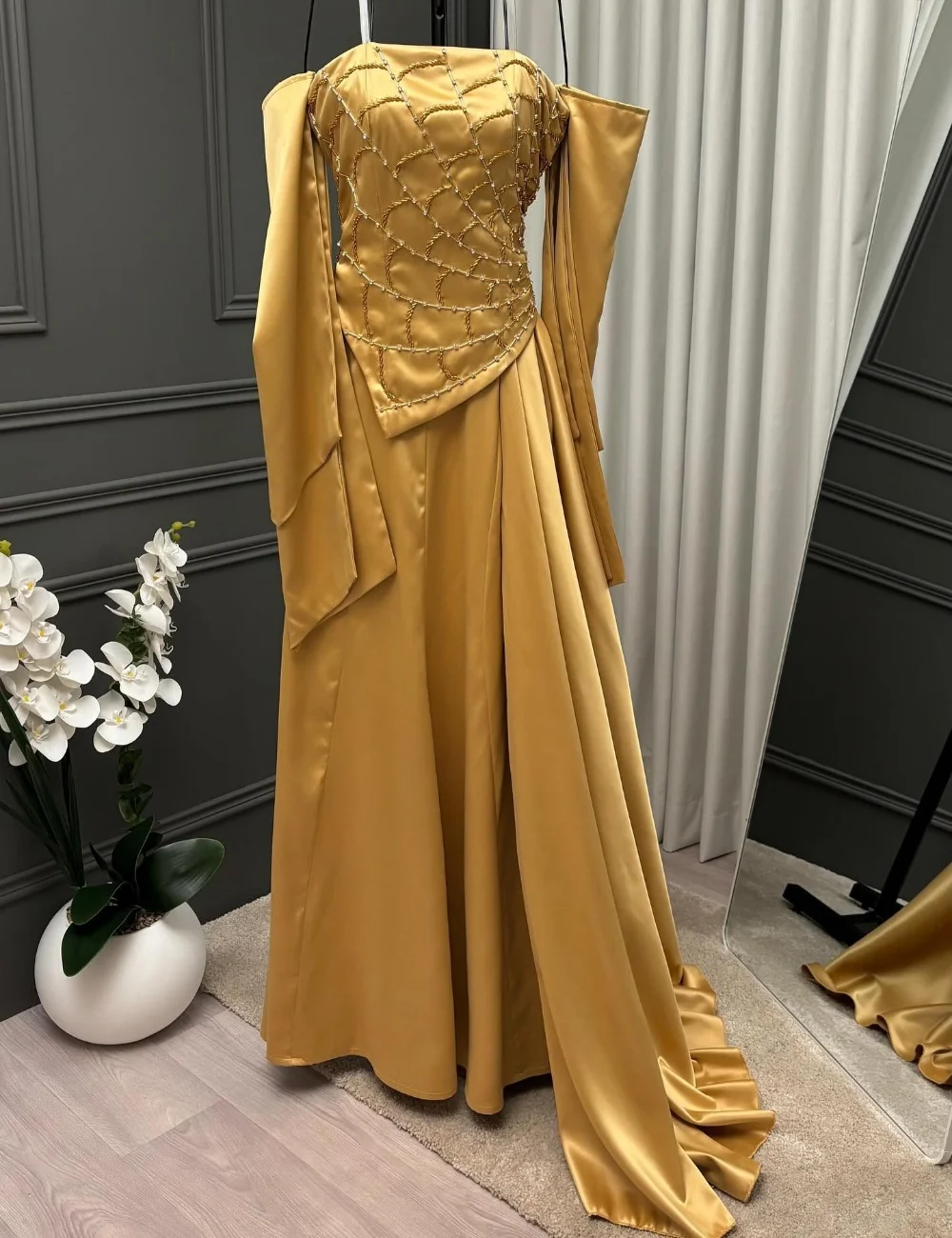Customized Simple Charmeuse Pleat Sequined Pattern A-line Off-the-shoulder Long Bespoke Occasion Evening Dresses Sparkle
Customized Simple Charmeuse Pleat Sequined Pattern A-line Off-the-shoulder Long Bespoke Occasion Evening Dresses Sparkle