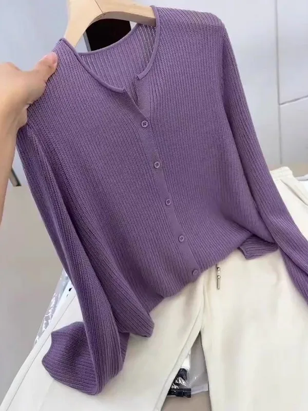 Шикарный фиолетовый вязаный кардиган с длинными рукавами для женщин больших размеров, новинка весенней коллекции, корейский стиль, свободный крой, V-образный вырез, стройнящий эффект
Шикарный фиолетовый вязаный кардиган с длинными рукавами для женщин больших размеров, новинка весенней коллекции, корейский стиль, свободный крой, V-образный вырез, стройнящий эффект