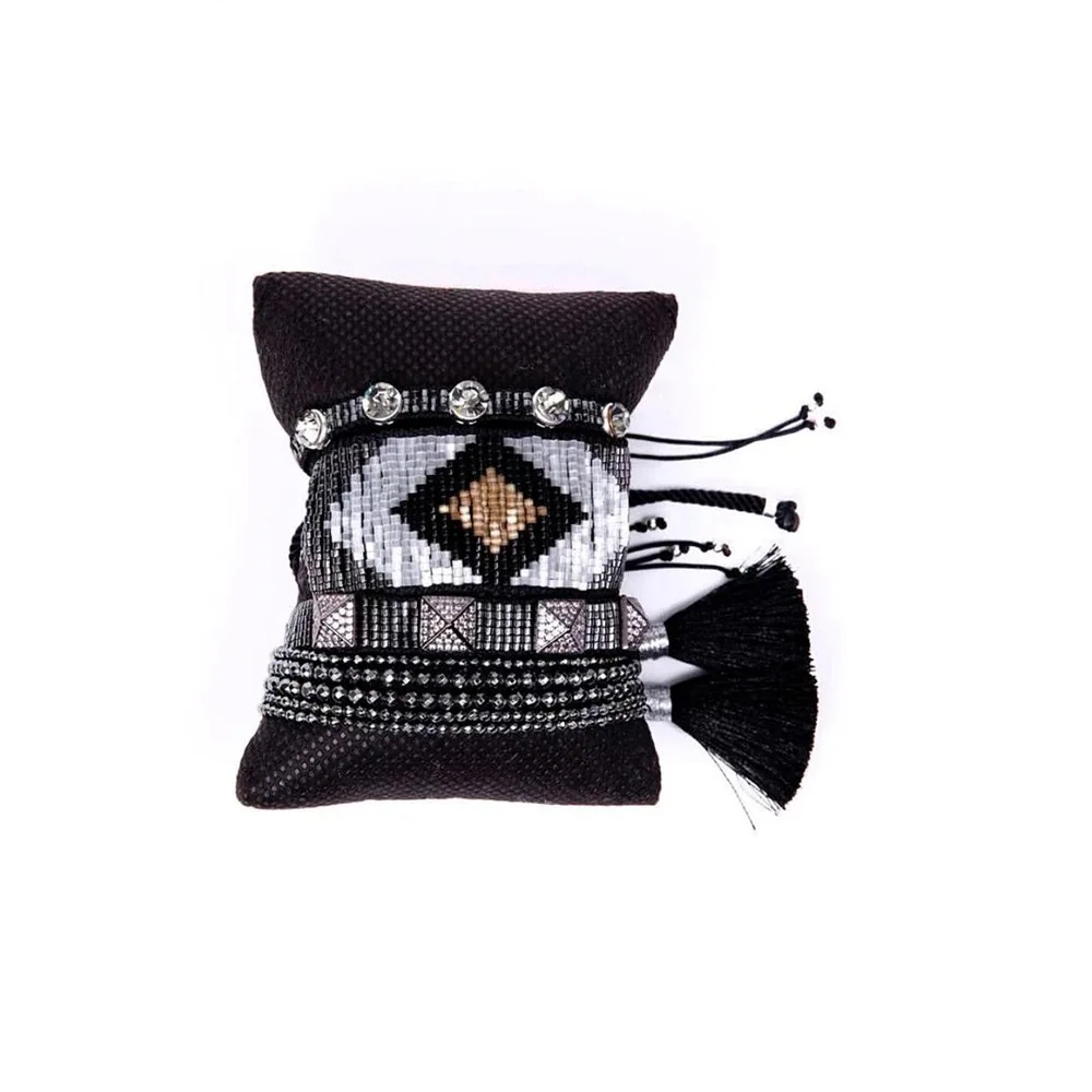 European and American new simple geometric rhombus miyuki hand-woven bracelet set riveted zircon inlaid beaded hand
European and American new simple geometric rhombus miyuki hand-woven bracelet set riveted zircon inlaid beaded hand