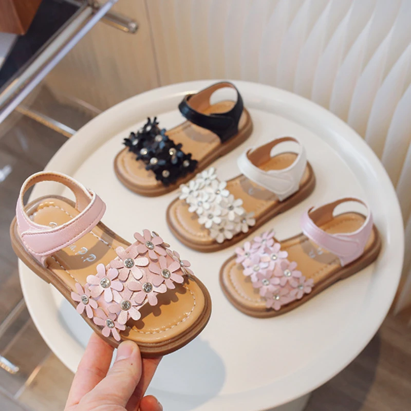 2024 Children Shoes Summer New Designer Flower Soft Soled Sandals Casual Versatile Girls Party Dresses Sandals Туфли Для Девочки
2024 Children Shoes Summer New Designer Flower Soft Soled Sandals Casual Versatile Girls Party Dresses Sandals Туфли Для Девочки