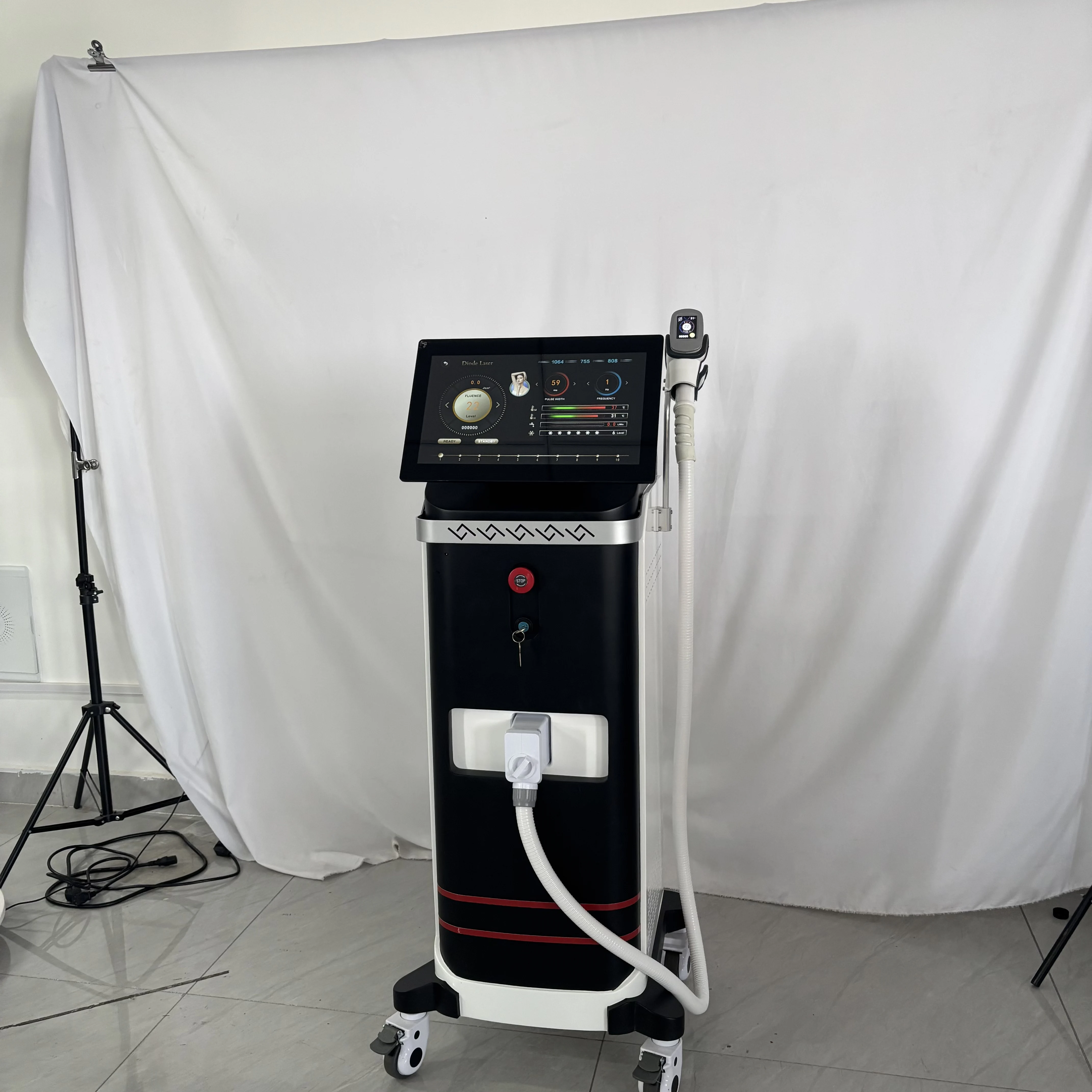 Diode laser hair removal machine 5000W 4 Wavelength Ice Platinum Hair Removal 755 808 940 1064nm Diode Laser Salon CE Certified
Diode laser hair removal machine 5000W 4 Wavelength Ice Platinum Hair Removal 755 808 940 1064nm Diode Laser Salon CE Certified