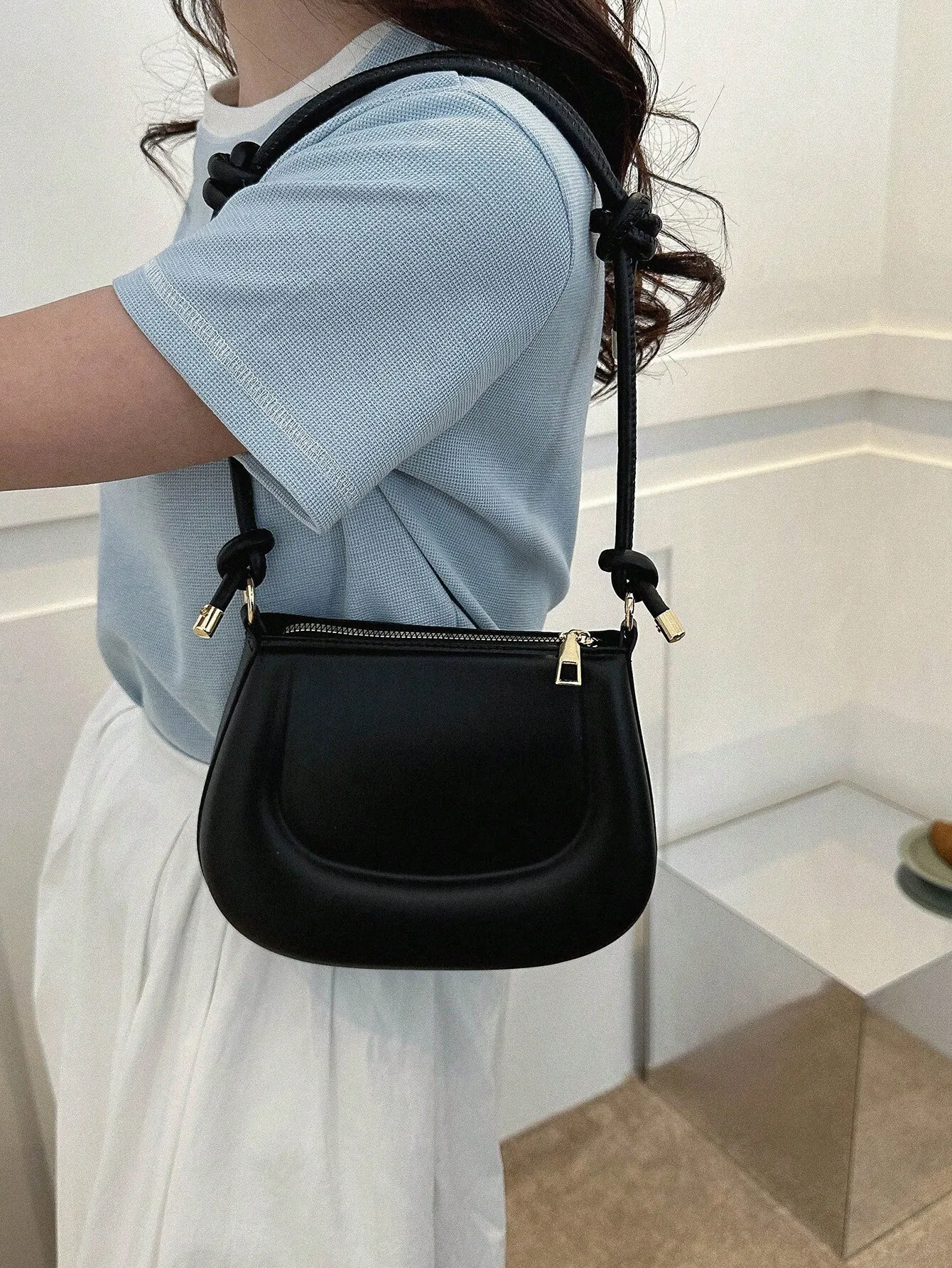 New women's mini shoulder bag simple solid color versatile small square Knotted Strap Zipper Undera
New women's mini shoulder bag simple solid color versatile small square Knotted Strap Zipper Undera