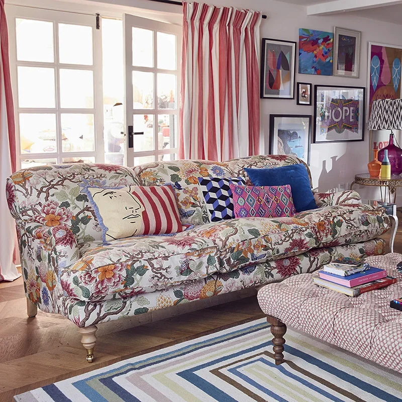 French retro printed fabric sofa living room pastoral oil painting sofa American villa three-person straight row sofa
French retro printed fabric sofa living room pastoral oil painting sofa American villa three-person straight row sofa