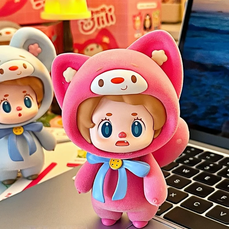 Оригинальная плюшевая слепая коробка серии Lili The Piggy Let'S Go, милая мультяшная фигурка, загадочная коробка, коллекционная Topdersk, подарок для девочек на заказ
Оригинальная плюшевая слепая коробка серии Lili The Piggy Let'S Go, милая мультяшная фигурка, загадочная коробка, коллекционная Topdersk, подарок для девочек на заказ