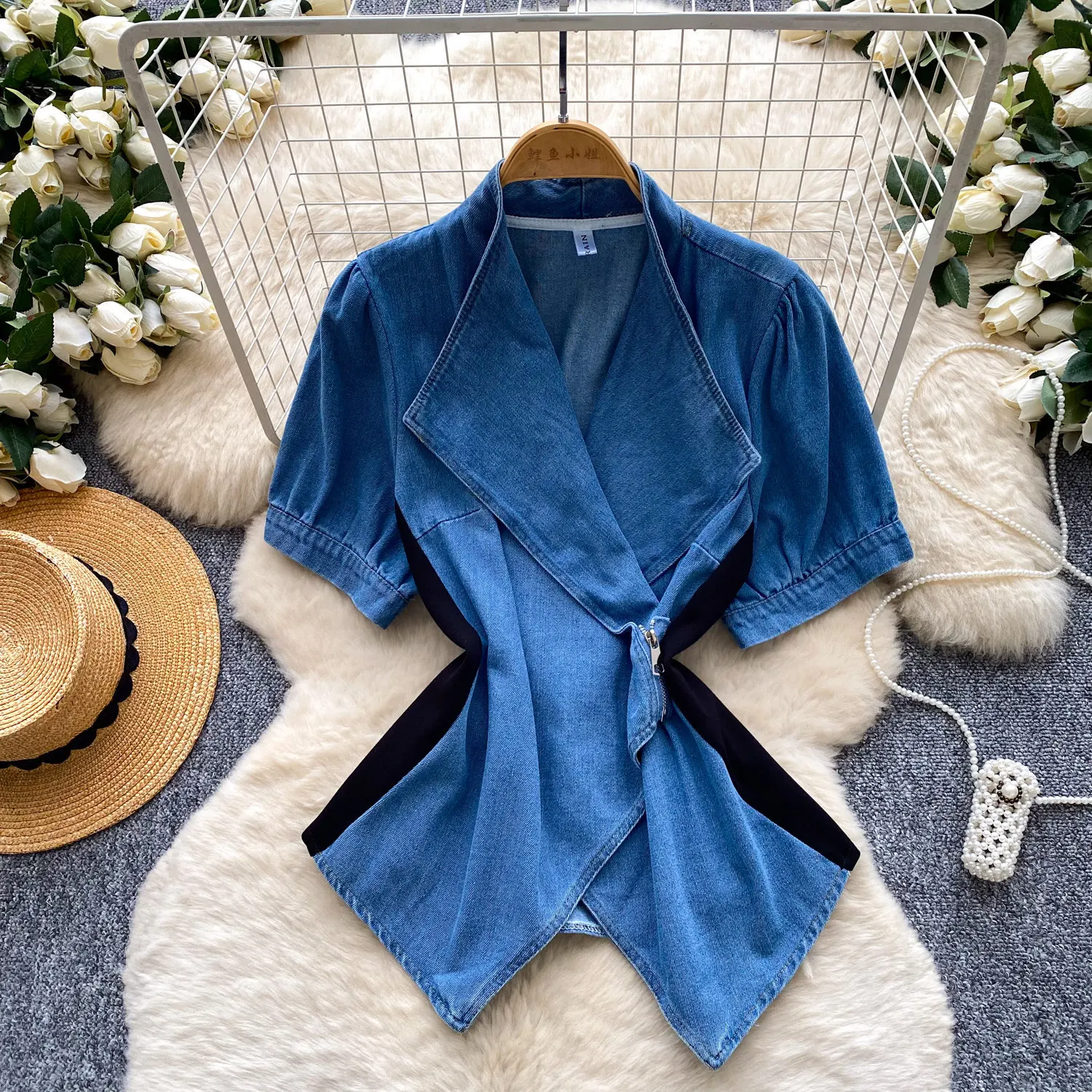 Blouses Women Denim Shirt Vintage V Neck Short Sleeve Tops Casual Loose Y2k Streetwear Elegant Tight Waist Shirts 2026 Summer
Blouses Women Denim Shirt Vintage V Neck Short Sleeve Tops Casual Loose Y2k Streetwear Elegant Tight Waist Shirts 2026 Summer