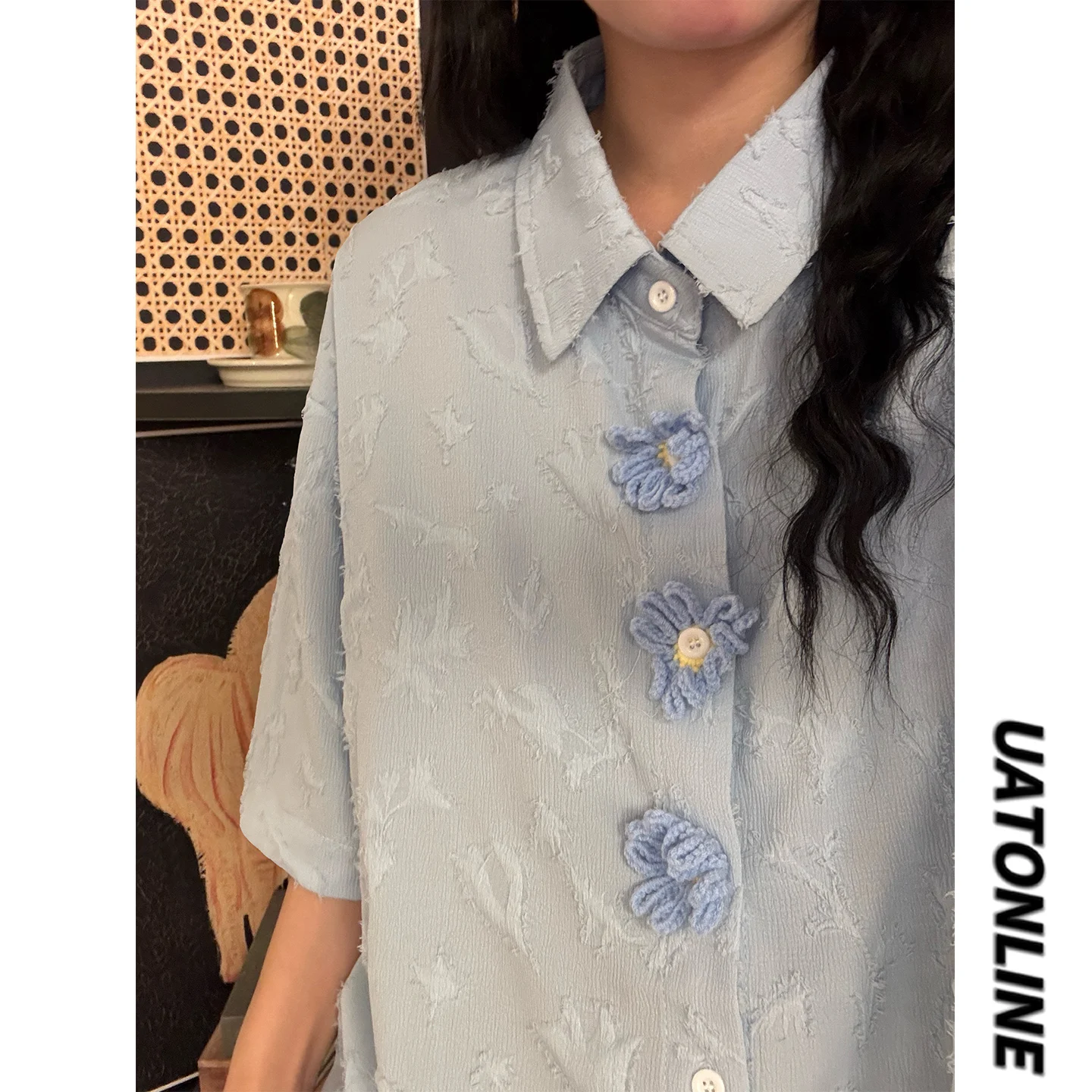 UATONLINE2026 Summer Japanese Retro Texture Embroidery Design 3D Flower Short Sleeve Shirt Top Women's Loose Fit Flip Collar
UATONLINE2026 Summer Japanese Retro Texture Embroidery Design 3D Flower Short Sleeve Shirt Top Women's Loose Fit Flip Collar