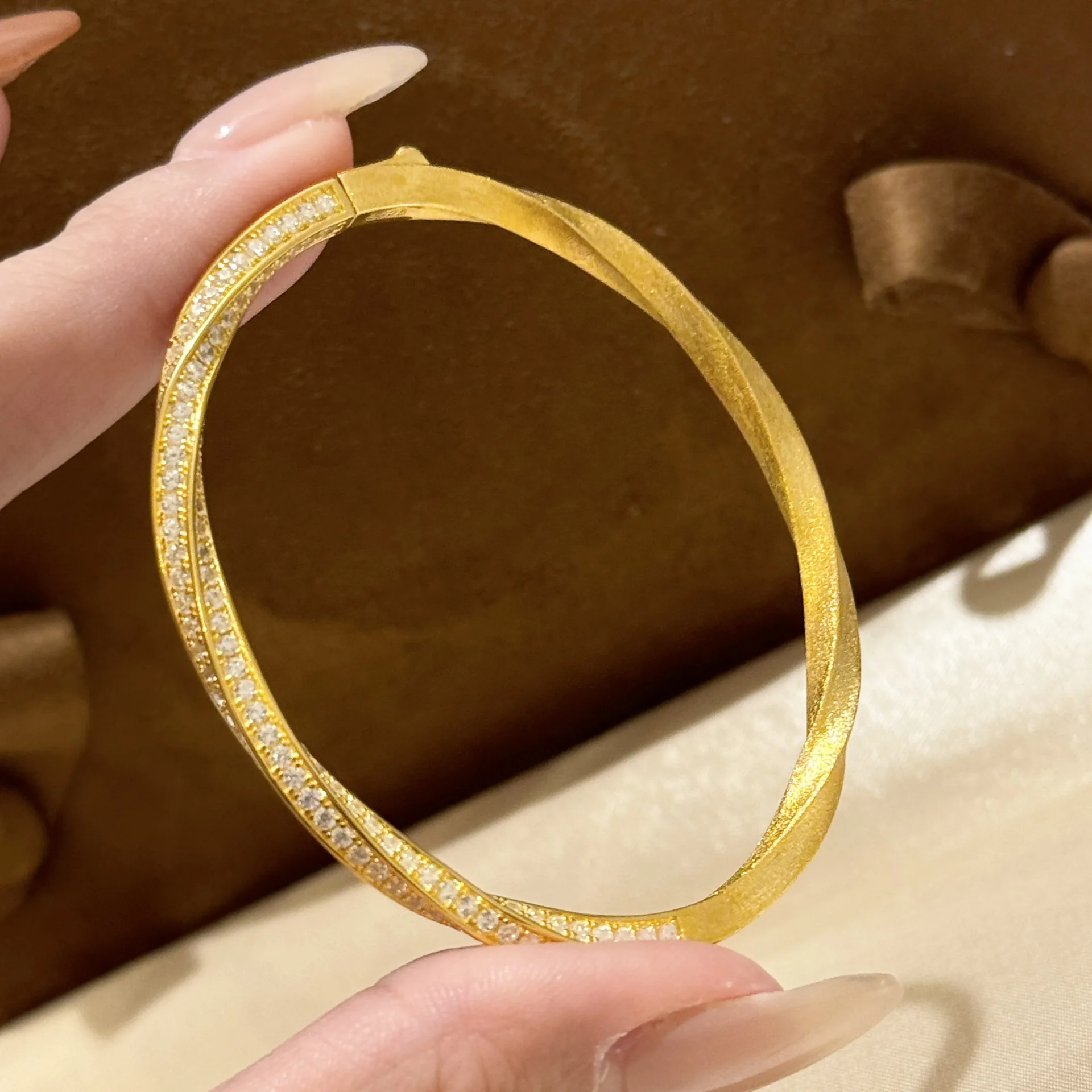 S925 Pure Silver Zircon Bracelet High-End Elegant Fashionable Light Luxury Versatile Jewelry Accessory
S925 Pure Silver Zircon Bracelet High-End Elegant Fashionable Light Luxury Versatile Jewelry Accessory