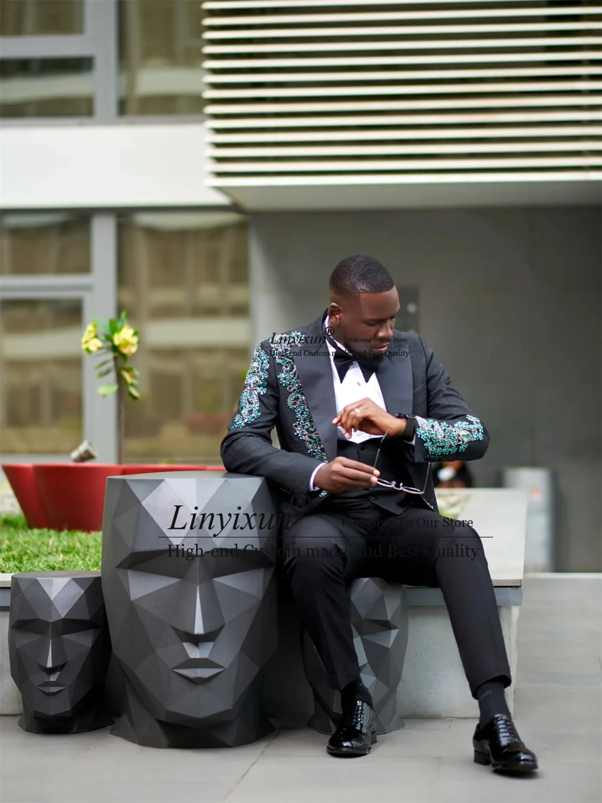 Luxury Rhinestones Crystals Men Suit Customized Jacquard Groom Party Male Blazers 3 Piece Sets Tuxedo Wedding Costume Homme
Luxury Rhinestones Crystals Men Suit Customized Jacquard Groom Party Male Blazers 3 Piece Sets Tuxedo Wedding Costume Homme