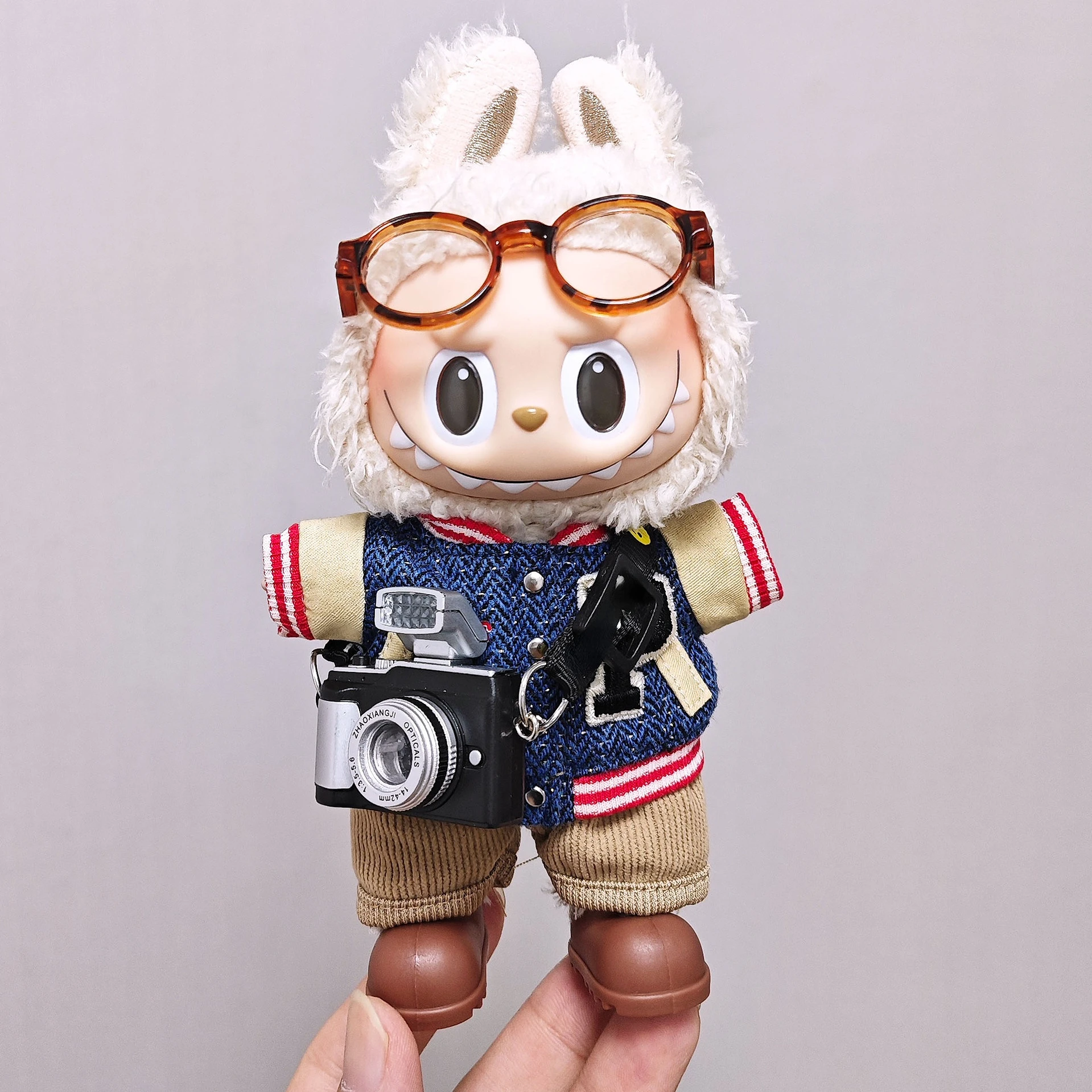 Sporty Boys' Clothing For LABUBU Dolls 15/17cm Baseball Jacket With Striped Khaki Pants Glasses Camera & Shoes Set 
Sporty Boys' Clothing For LABUBU Dolls 15/17cm Baseball Jacket With Striped Khaki Pants Glasses Camera & Shoes Set