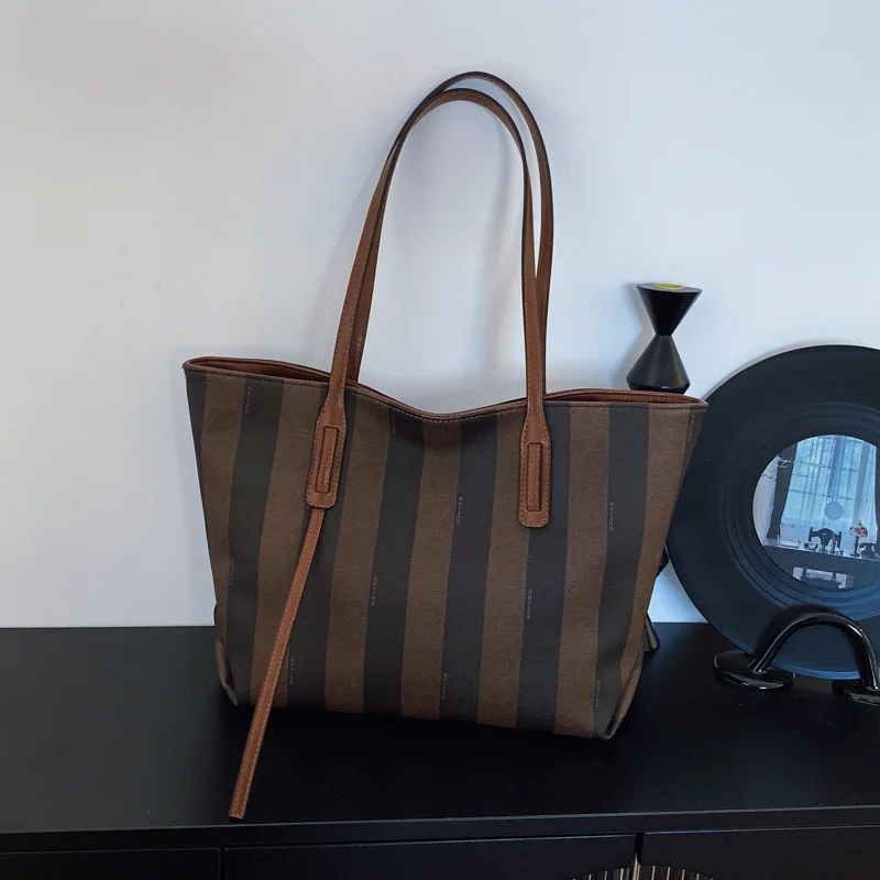 2025 New Vintage Pinstripe Underarm Tote for Women, Spacious Shoulder Top Handle Bag, Retro Chic Purse, Roomy & Versatile
2025 New Vintage Pinstripe Underarm Tote for Women, Spacious Shoulder Top Handle Bag, Retro Chic Purse, Roomy & Versatile