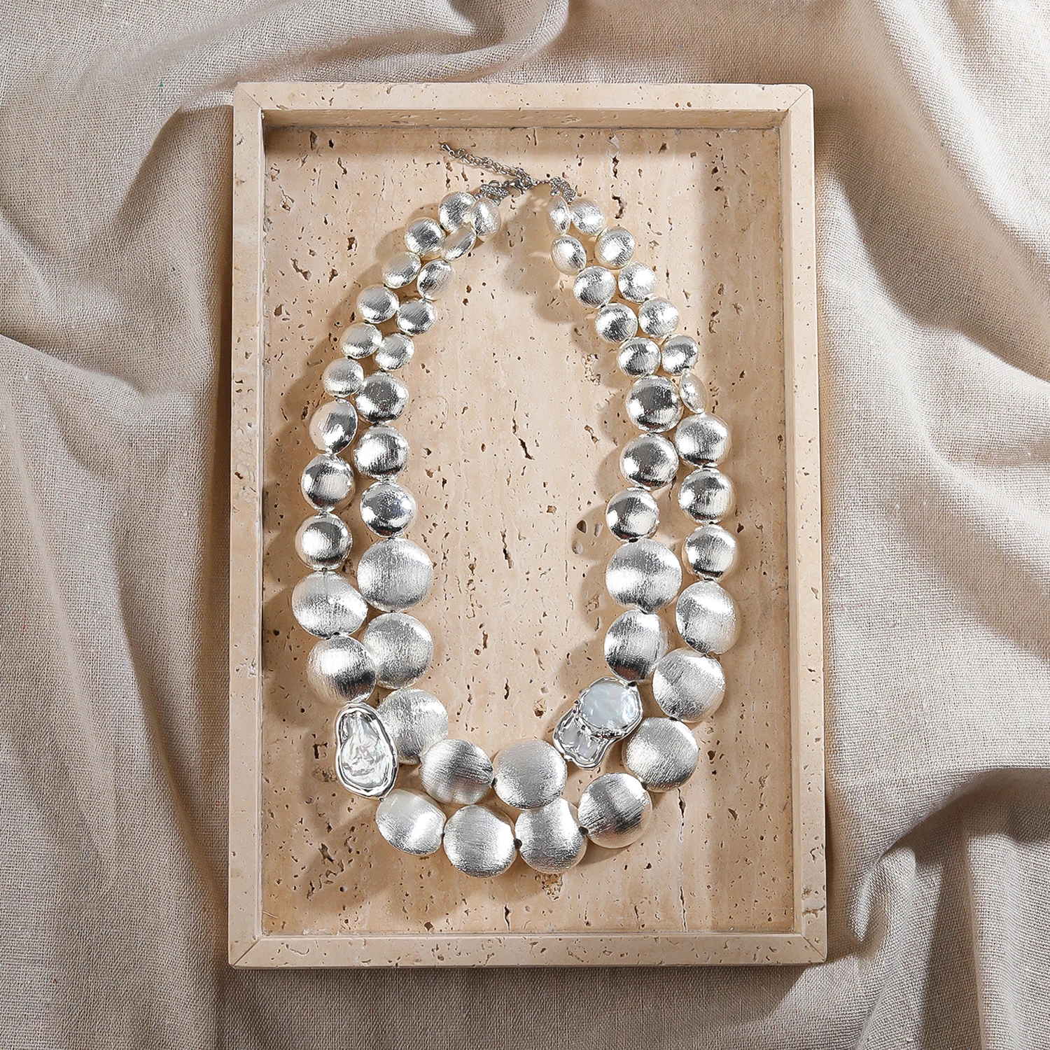 Women's Fashionable 18K Silver Plated Copper Beads Necklace Freshwater Pearl Classic Double Layer Jewelry for Anniversary Party
Women's Fashionable 18K Silver Plated Copper Beads Necklace Freshwater Pearl Classic Double Layer Jewelry for Anniversary Party