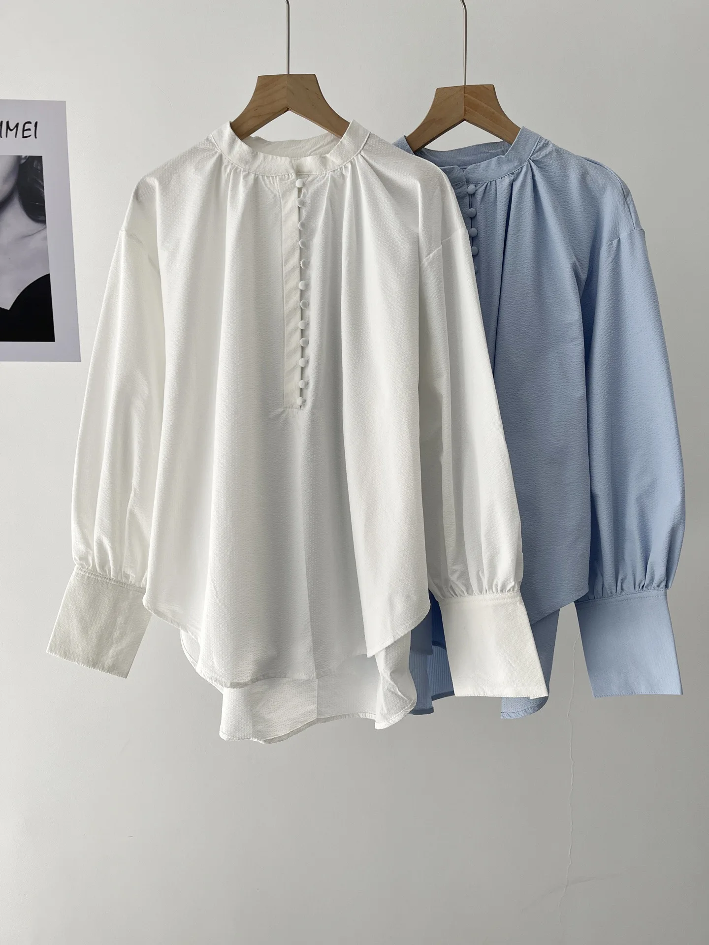 seersucker small stand-up collar multi-button loose shirt design sense light blue shirt women 077-0423
seersucker small stand-up collar multi-button loose shirt design sense light blue shirt women 077-0423