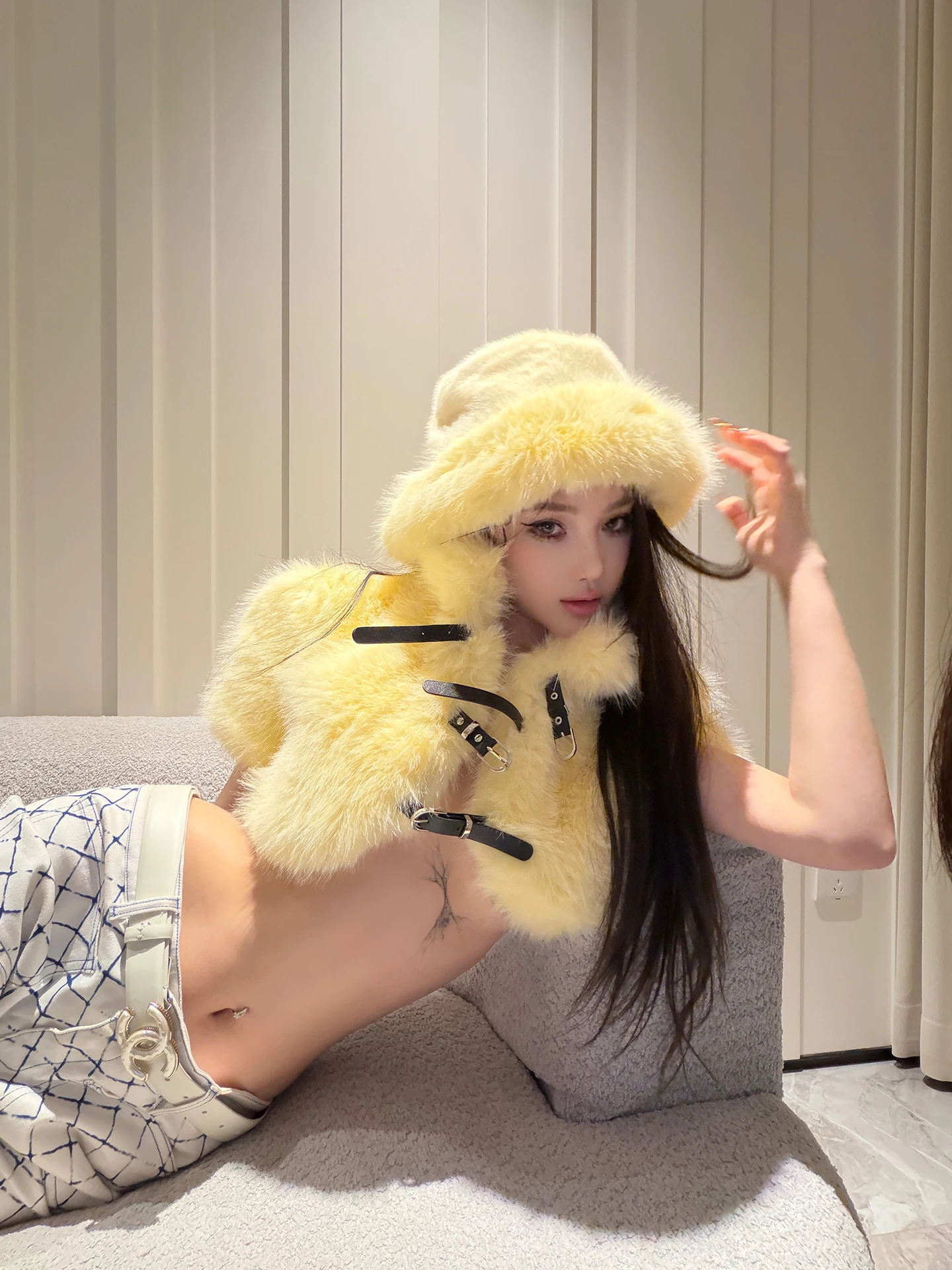 Женская модная шуба-пальто ChiclyNana с воротником, коротким рукавом, открытым животом, желтая, из натуральной кожи
Женская модная шуба-пальто ChiclyNana с воротником, коротким рукавом, открытым животом, желтая, из натуральной кожи