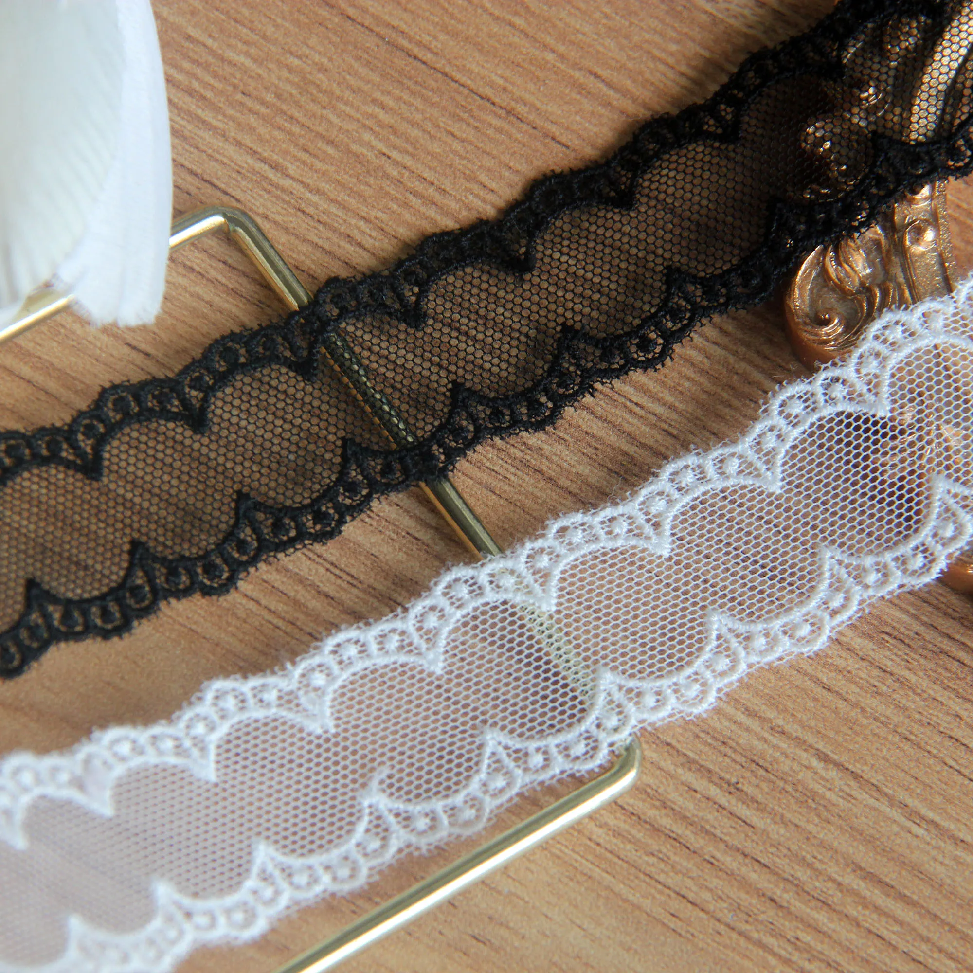 Mesh Embroidery Lace Double-sided Small Wave Skirt Edge Decoration Clothing DIY Accessories 2cm Wide
Mesh Embroidery Lace Double-sided Small Wave Skirt Edge Decoration Clothing DIY Accessories 2cm Wide