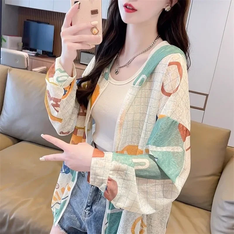 Women's Ice Silk Sun Protection Jacket Summer Korean Loose Outdoor Breathable Light Versatile Casual Cardigan Sunscreen Coat
Women's Ice Silk Sun Protection Jacket Summer Korean Loose Outdoor Breathable Light Versatile Casual Cardigan Sunscreen Coat