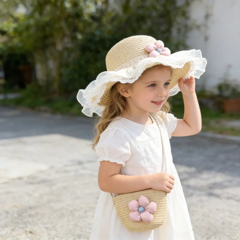 2 летние соломенные шляпки с цветами + сумка через плечо - подходят для маленьких девочек.
2 летние соломенные шляпки с цветами + сумка через плечо - подходят для маленьких девочек.