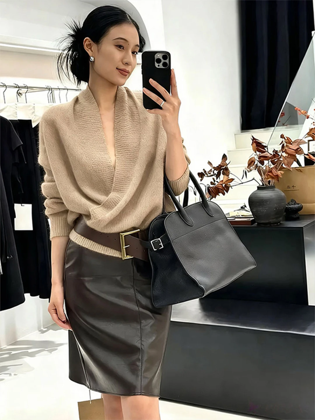 Khaki Knitted Sweater Women's Unique Beautiful High-End Waist-Cinching Neckline Autumn Winter Fashionable Casual Top
Khaki Knitted Sweater Women's Unique Beautiful High-End Waist-Cinching Neckline Autumn Winter Fashionable Casual Top