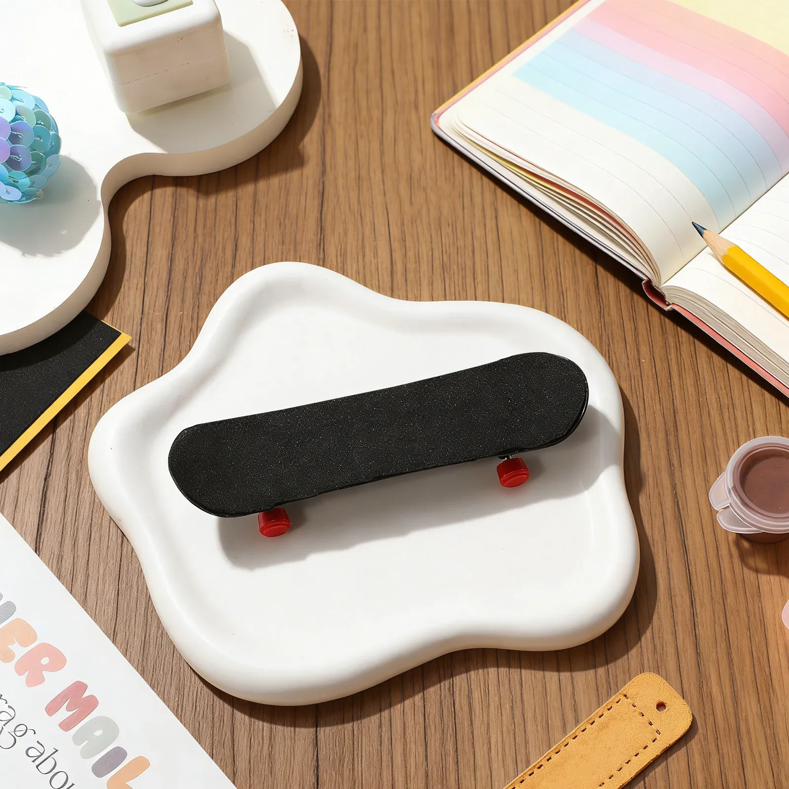 Набор из 12 шт. противоскользящих клейких накладок из пеноматериала для фингерборда, аксессуары для мини-скейтбордов, амортизирующие элементы для фингерборда
Набор из 12 шт. противоскользящих клейких накладок из пеноматериала для фингерборда, аксессуары для мини-скейтбордов, амортизирующие элементы для фингерборда