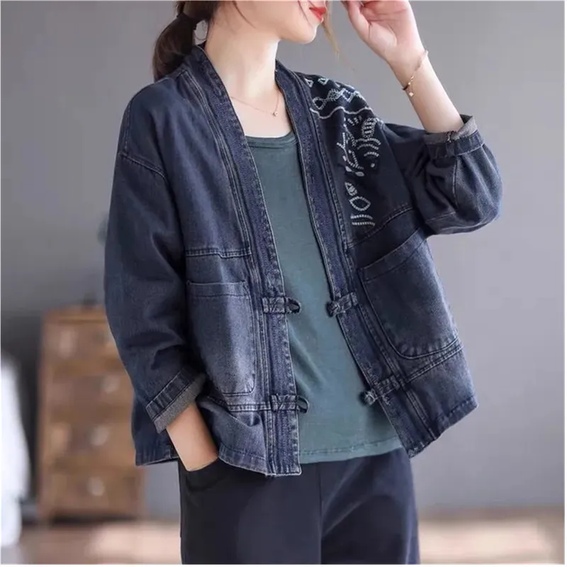 Literary and Art Retro Embroidered Cowboy Short Coat Women 2024 Autumn New Loose Long sleeved Denim Coats Female Short Tops
Literary and Art Retro Embroidered Cowboy Short Coat Women 2024 Autumn New Loose Long sleeved Denim Coats Female Short Tops
