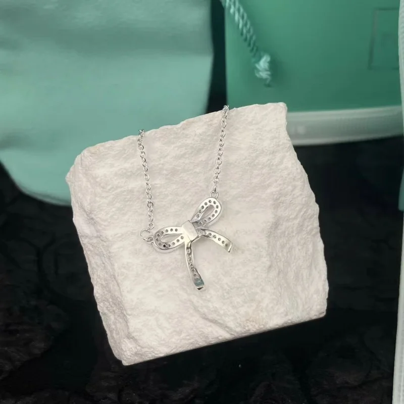 Серебряное женское ожерелье с подвеской в виде банта, сияющий циркон, свадебные украшения, лучший подарок
Серебряное женское ожерелье с подвеской в виде банта, сияющий циркон, свадебные украшения, лучший подарок