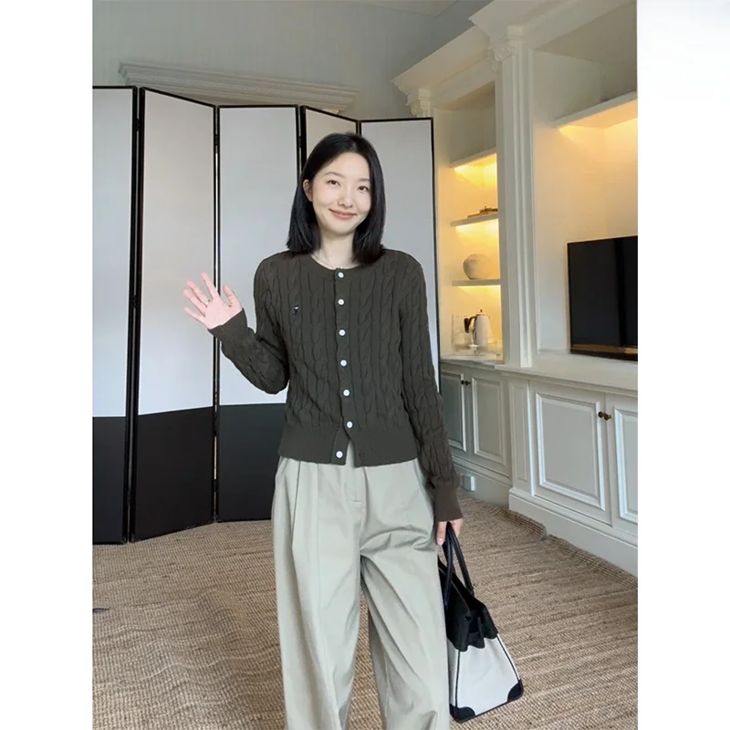 00% хлопок, цветной вязаный кардиган на пуговицах с вышивкой, осенний универсальный топ, широкие брюки, модный комплект прямого кроя
00% хлопок, цветной вязаный кардиган на пуговицах с вышивкой, осенний универсальный топ, широкие брюки, модный комплект прямого кроя