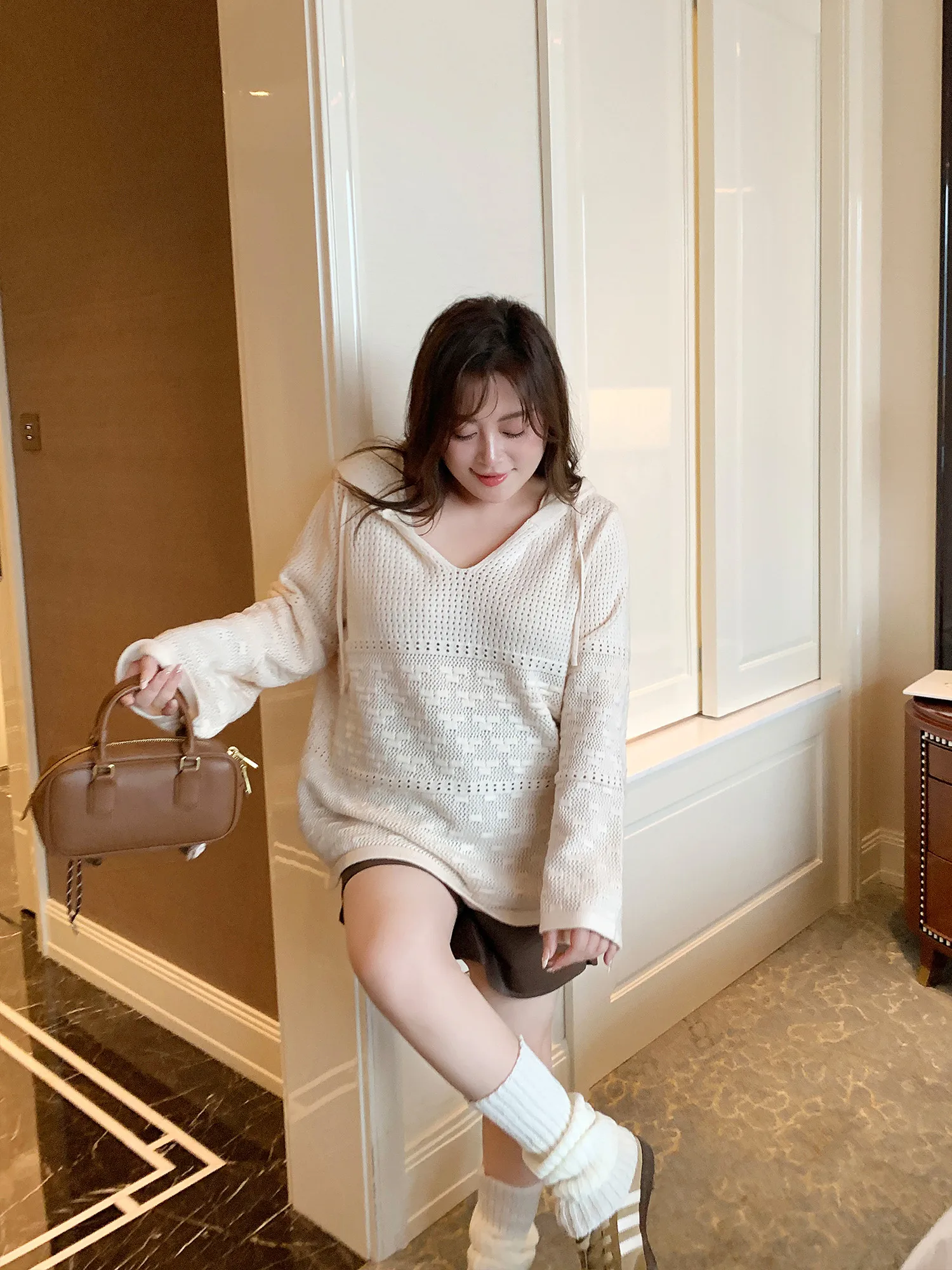 Ladies plus Size Knitted Hollow out Sweater Autumn New Sle Lazy Faion Top Slimming for Plump Women Korean Sle Long Sve
Ladies plus Size Knitted Hollow out Sweater Autumn New Sle Lazy Faion Top Slimming for Plump Women Korean Sle Long Sve