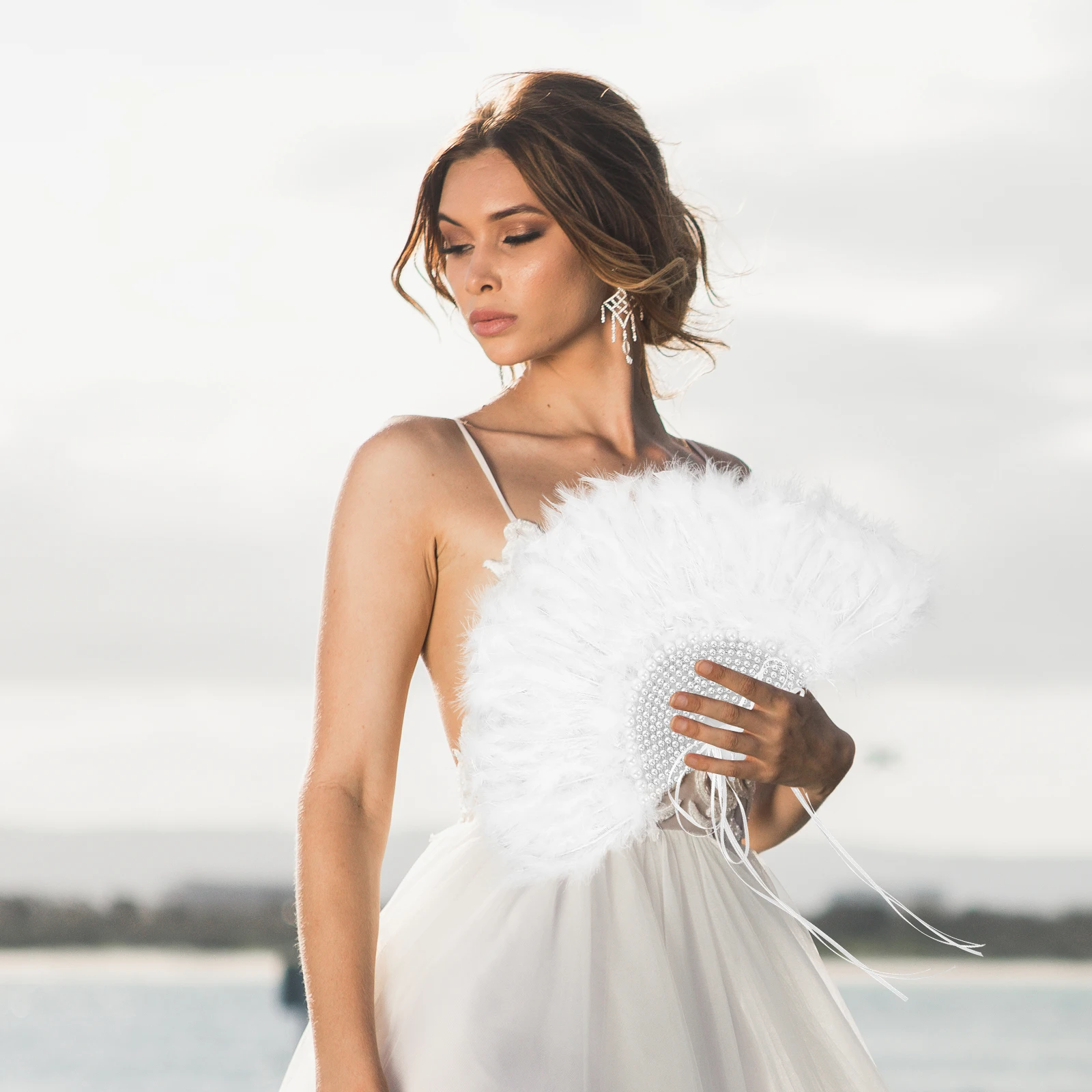 Fan Bridal Handheld Fans Plume Wedding Guest Bridesmaid Prom Decorative Bell Crafts Long Lasting Durable Photo Props
Fan Bridal Handheld Fans Plume Wedding Guest Bridesmaid Prom Decorative Bell Crafts Long Lasting Durable Photo Props