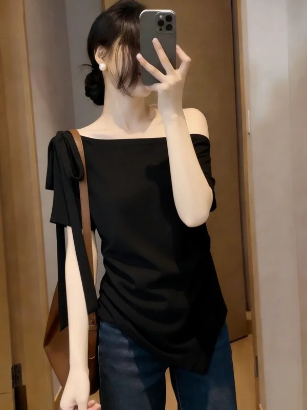 Elegant Black One-Shoulder Short-Sleeve T-Shirt Women's plus Size Summer New Style Asymmetrical Top Korean Style Loose Fit
Elegant Black One-Shoulder Short-Sleeve T-Shirt Women's plus Size Summer New Style Asymmetrical Top Korean Style Loose Fit