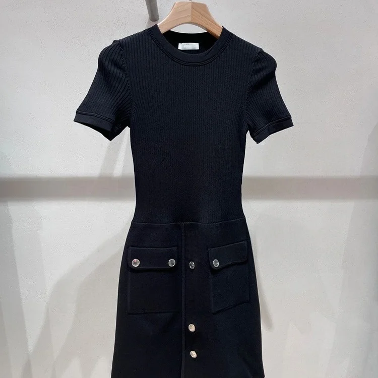 Классическое черное трикотажное платье MaSandeS с коротким рукавом, завышенной талией, А-силуэтом, для офиса и повседневной носки, весенняя новинка для женщин.
Классическое черное трикотажное платье MaSandeS с коротким рукавом, завышенной талией, А-силуэтом, для офиса и повседневной носки, весенняя новинка для женщин.